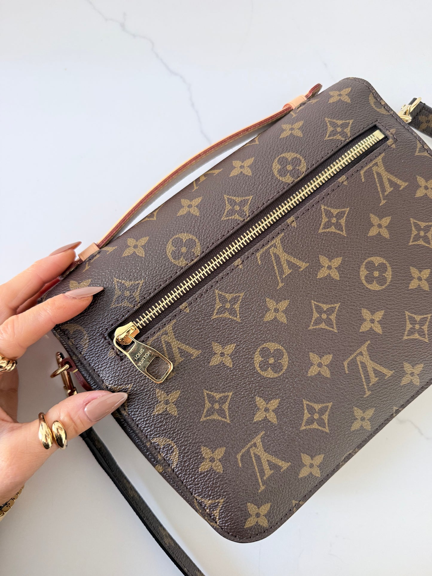 Louis Vuitton Pochette Métis Monogram