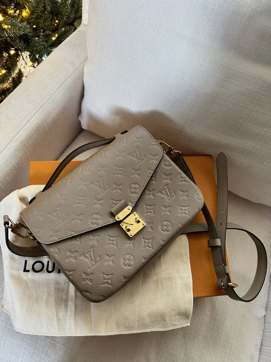 Louis Vuitton Pochette Metis Turtle Dove