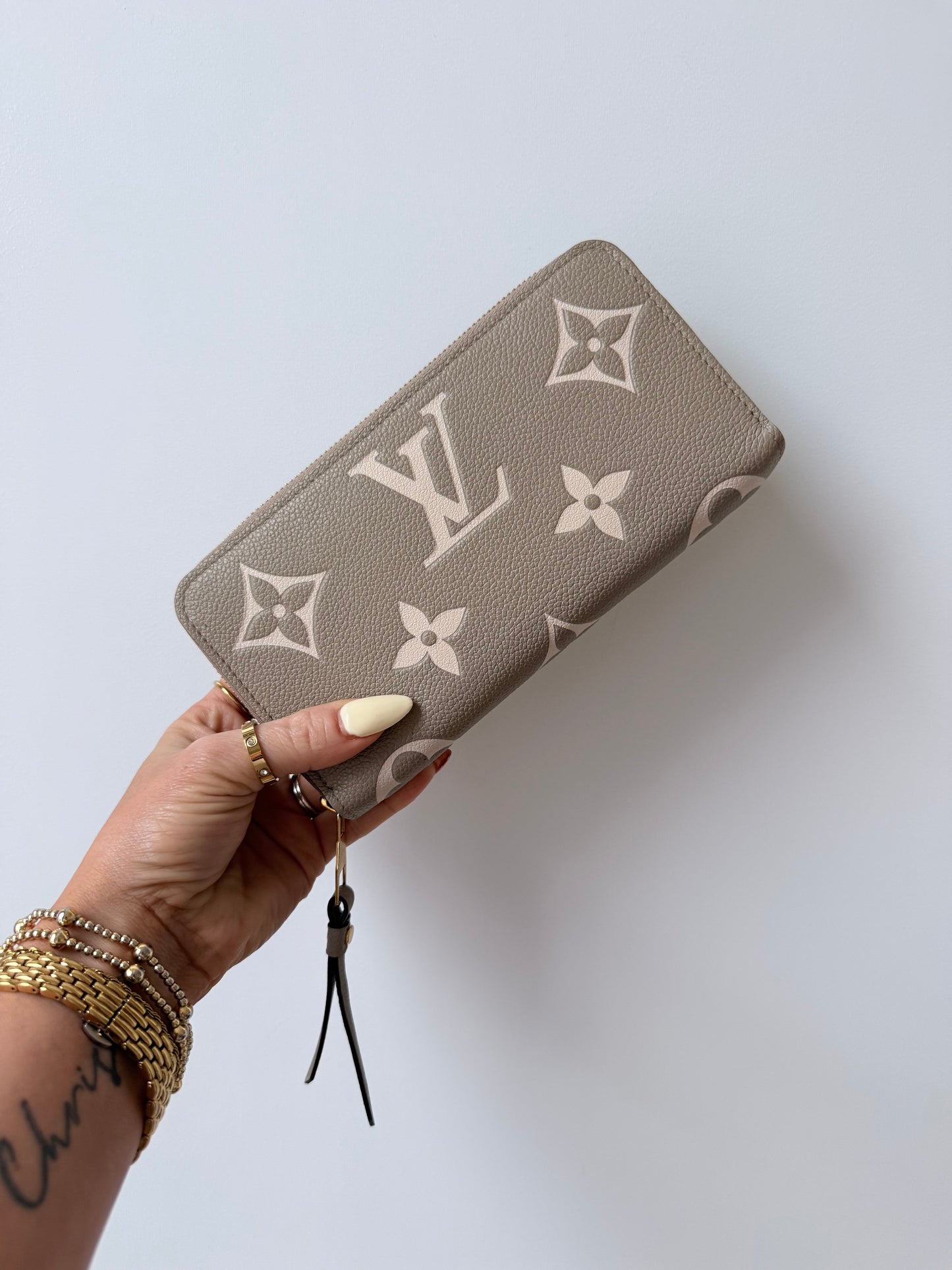 Louis Vuitton Zippy Wallet Leather Empreinte Dove/Cream