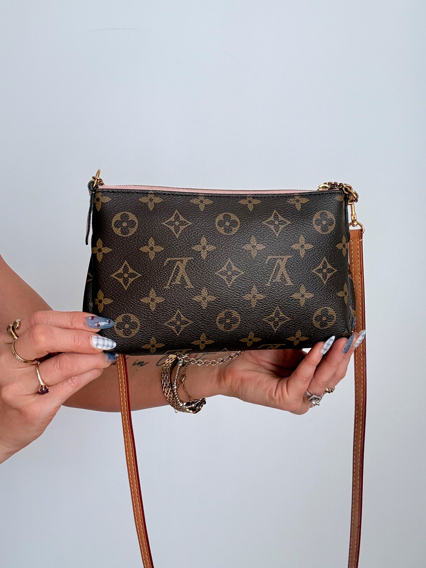 Louis Vuitton Monogram Pallas Clutch Rose Poudre