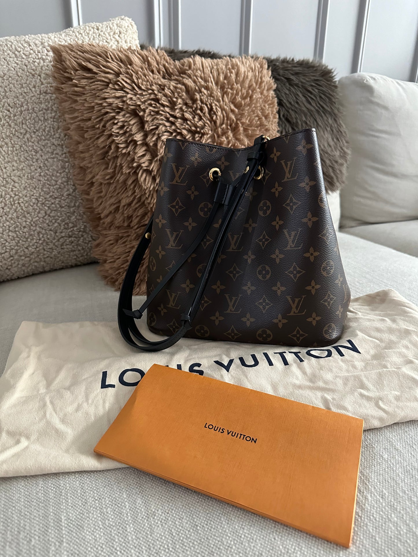 Louis Vuitton NeoNoe Monogram MM Black