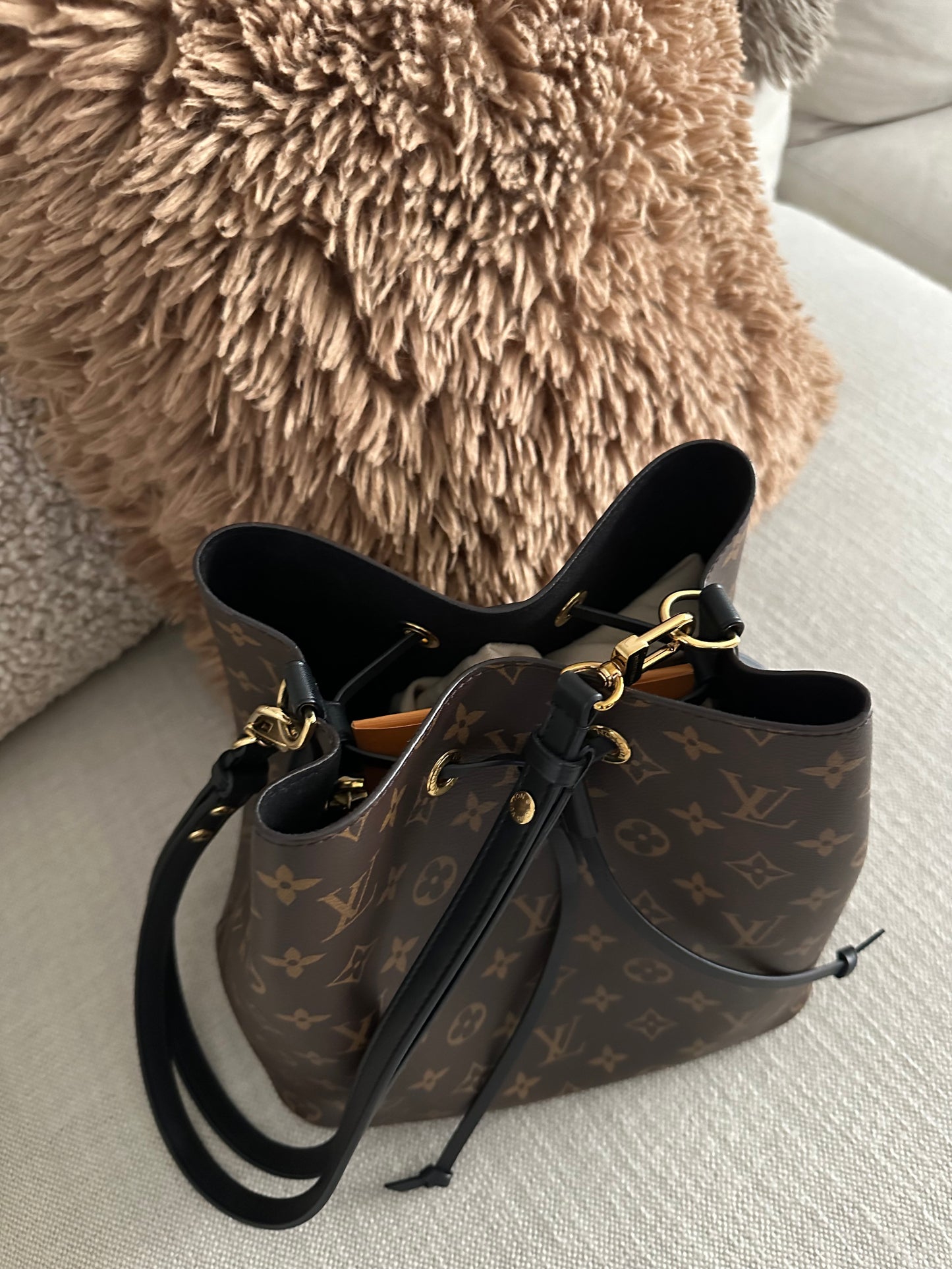 Louis Vuitton NeoNoe Monogram MM Black