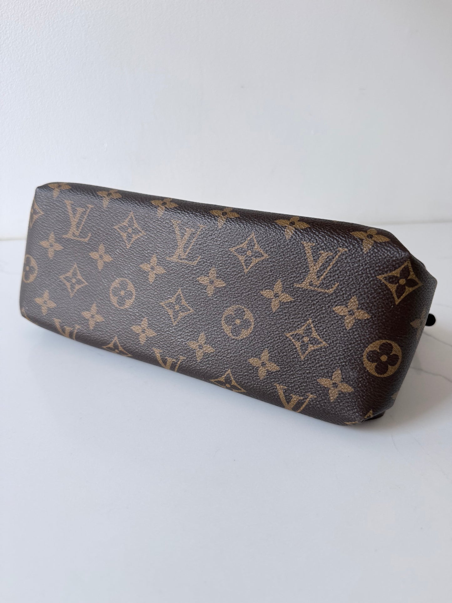 Louis Vuitton Pallas Beauty Case