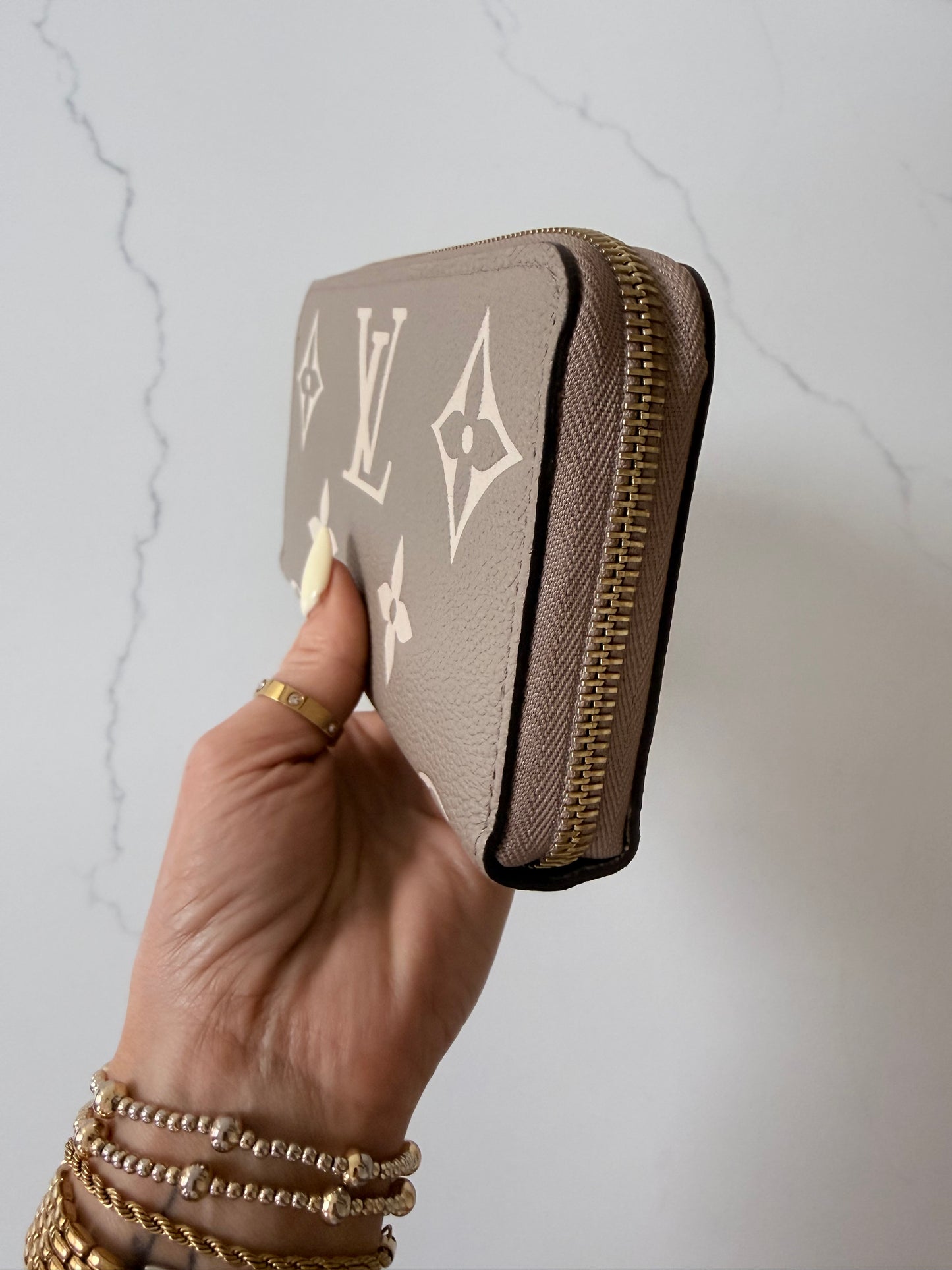 Louis Vuitton Zippy Wallet Leather Empreinte Dove/Cream