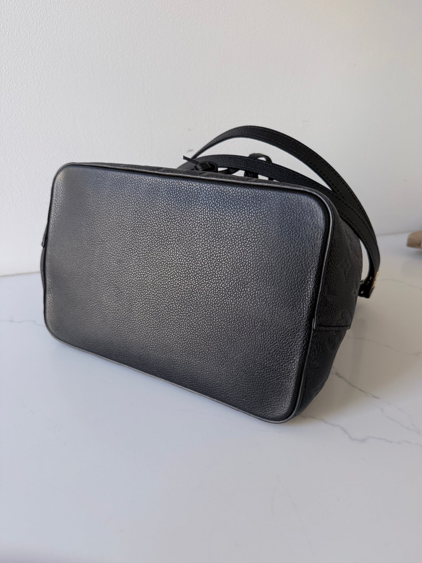 Louis Vuitton NéoNoé MM Bucket Bag Monogram Empreinte