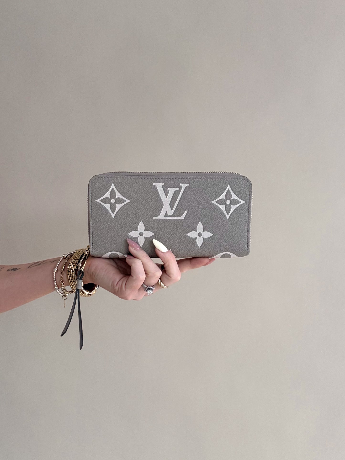 Louis Vuitton Zippy Wallet Leather Empreinte Dove/Cream