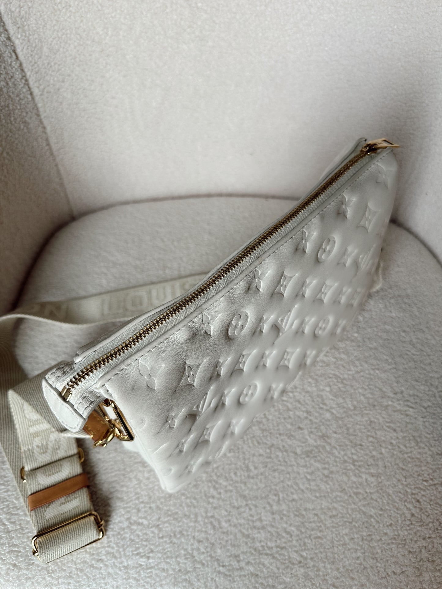 Louis Vuitton Coussin pm Cream