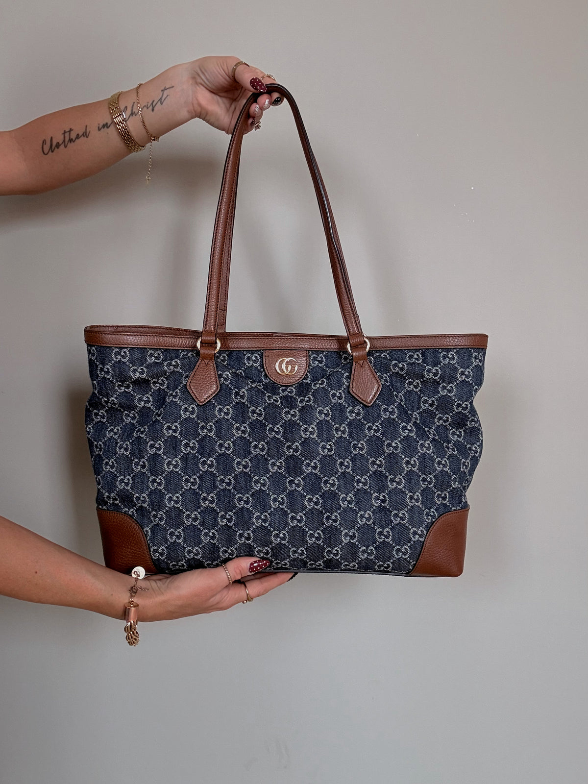 GUCCI New Denim GG Monogram Medium Ophidia Shopping Tote Blue