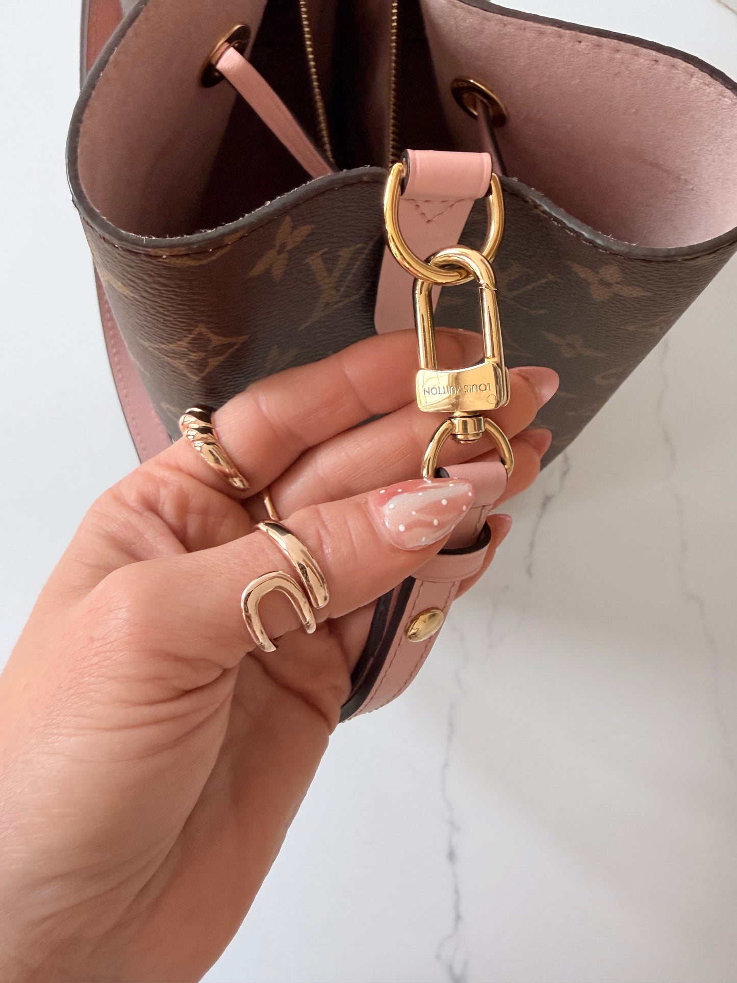 Louis Vuitton NeoNoe Monogram Pink