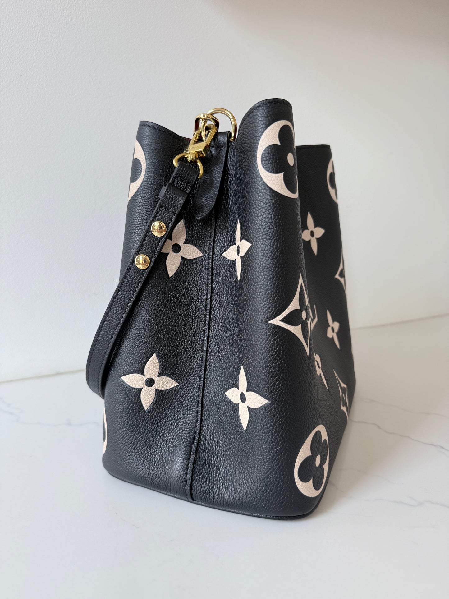 Louis Vuitton NéoNoé MM Bucket Bag Bicolor Monogram Empreinte