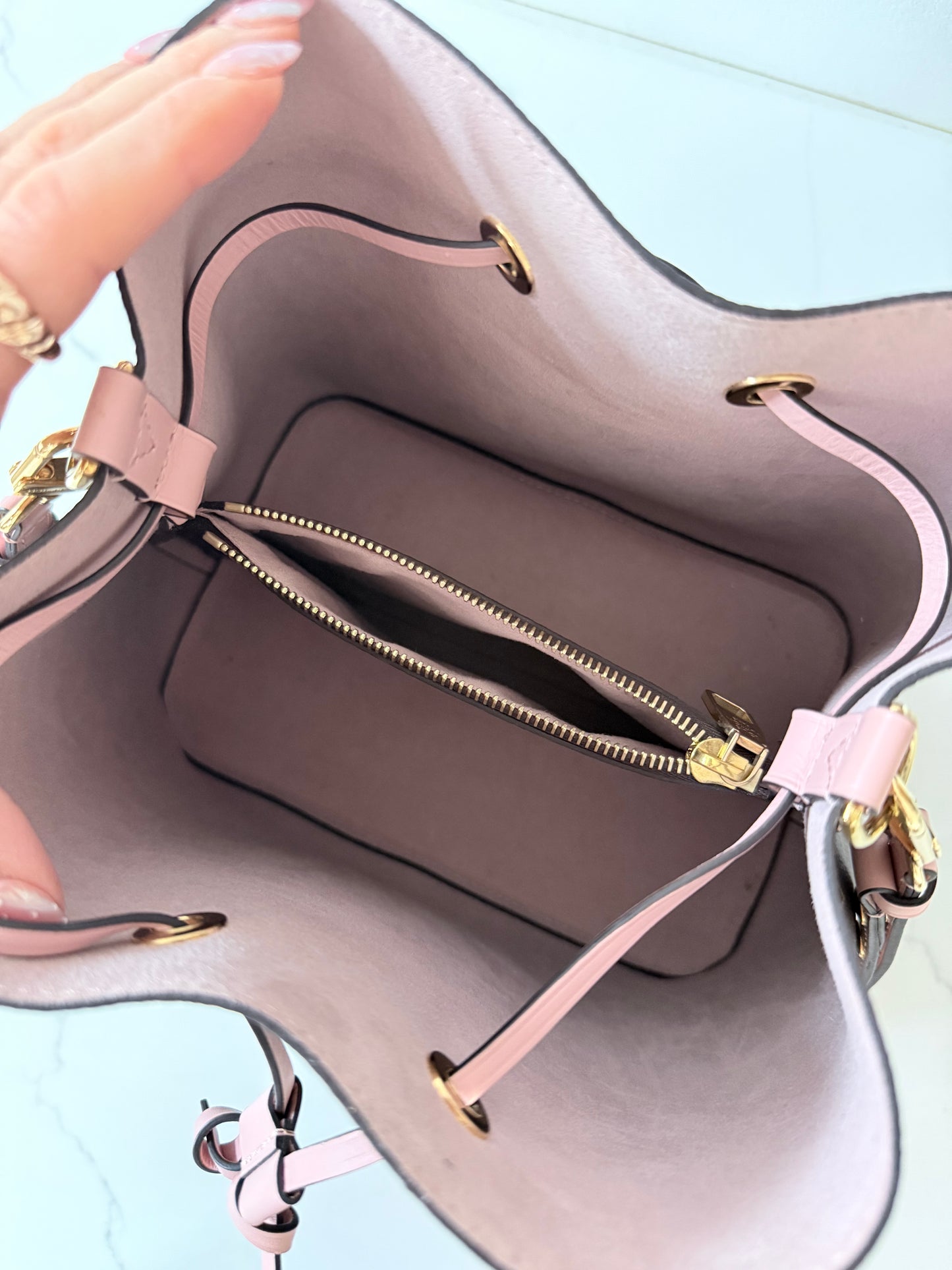 Louis Vuitton NeoNoe Monogram Pink