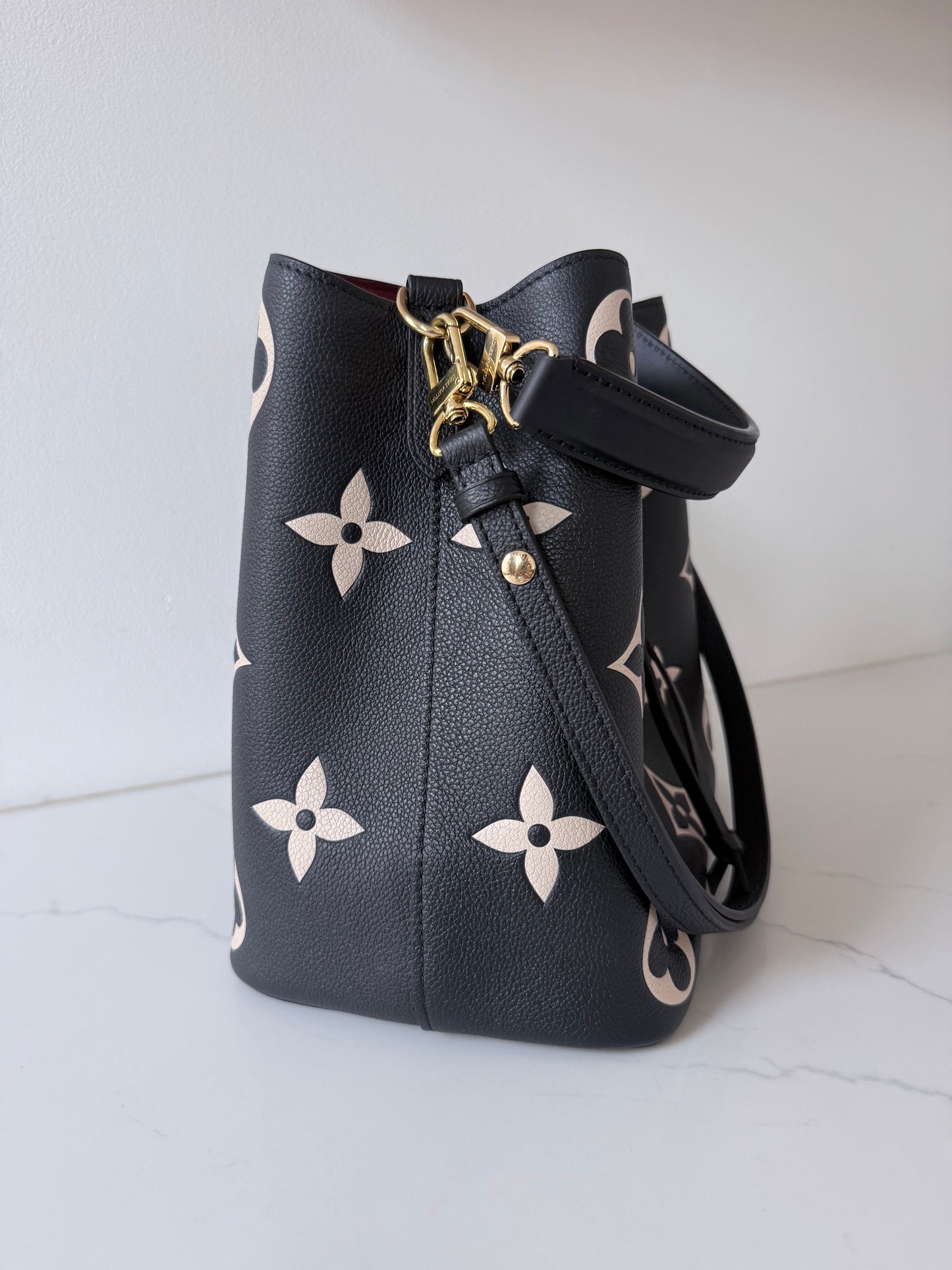 Louis Vuitton NéoNoé MM Bucket Bag Bicolor Monogram Empreinte