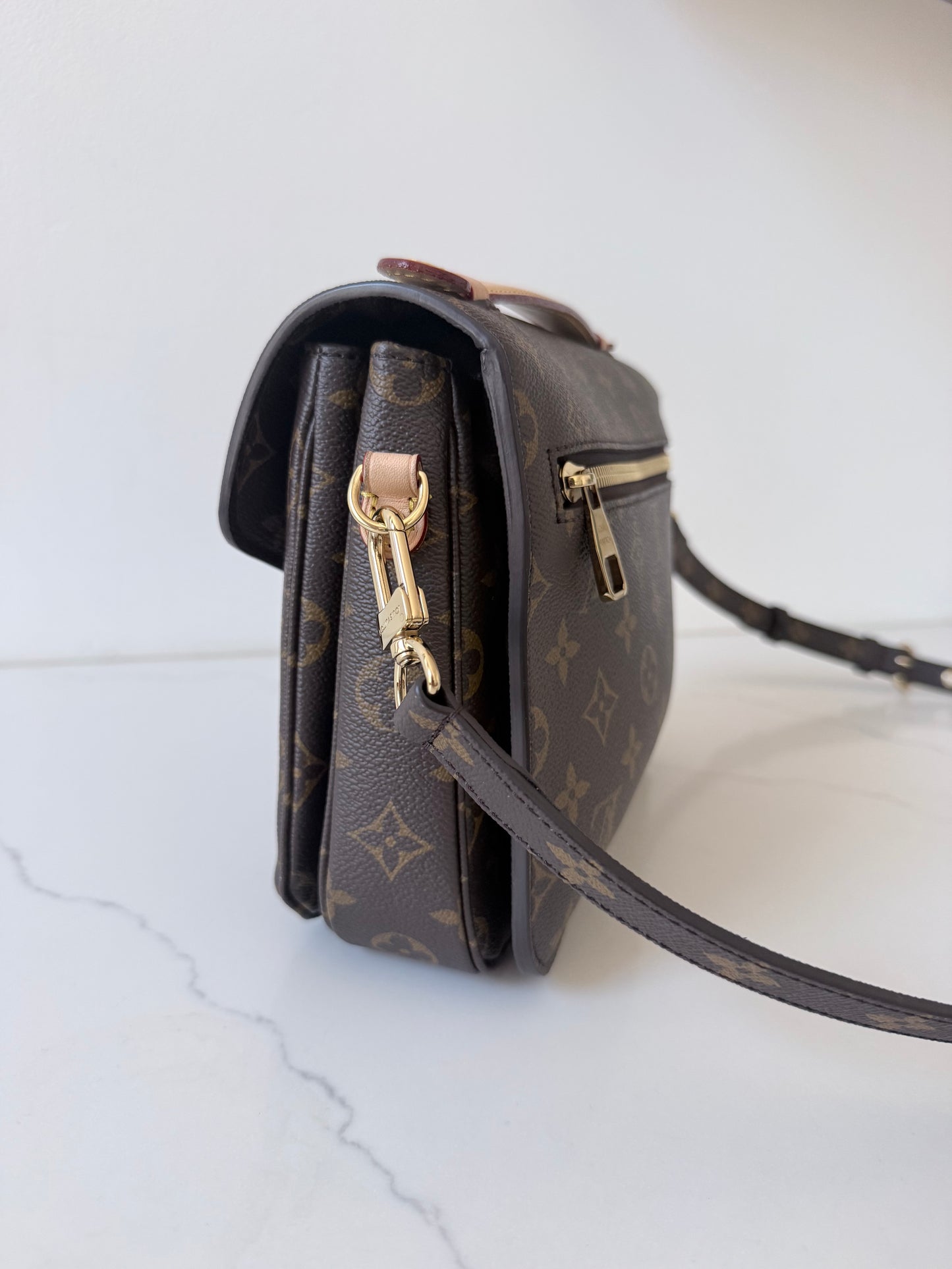 Louis Vuitton Pochette Métis Monogram