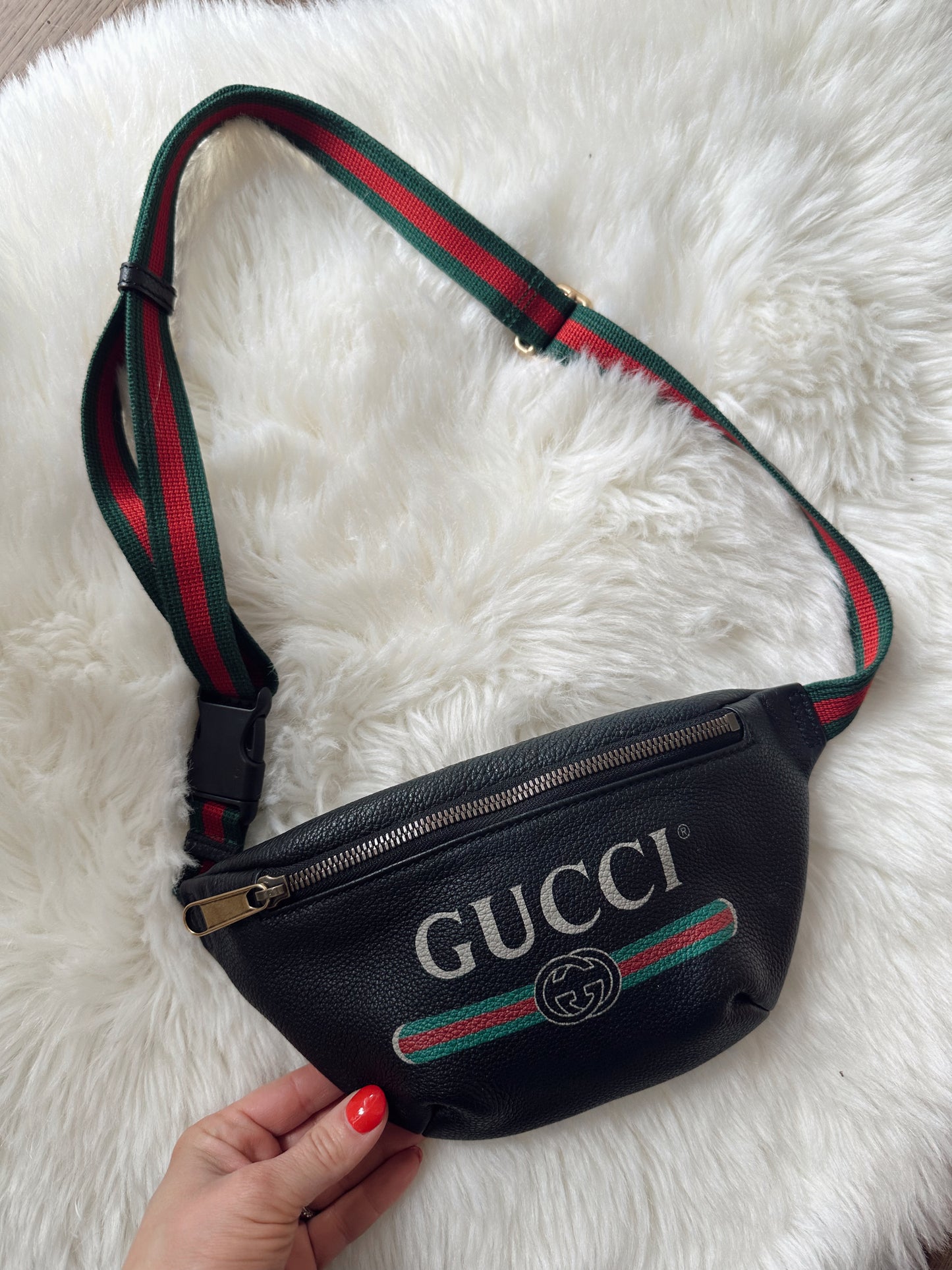 GUCCI Black Leather Logo Beltbag