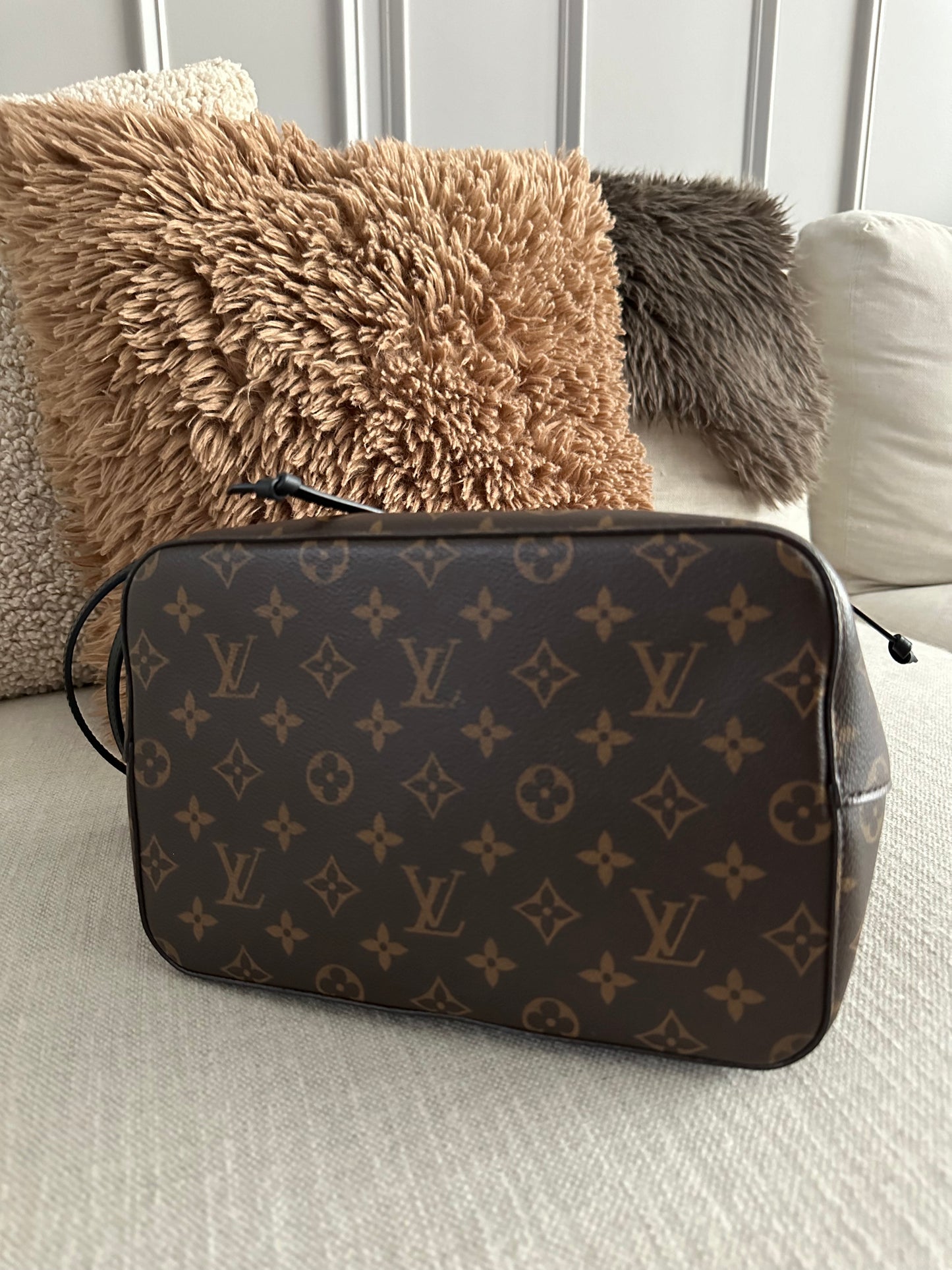 Louis Vuitton NeoNoe Monogram MM Black