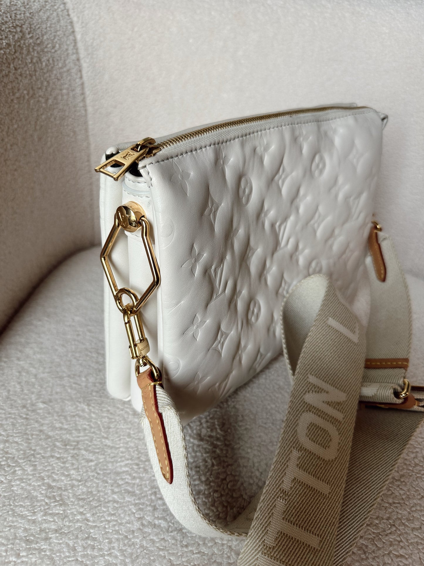 Louis Vuitton Coussin pm Cream