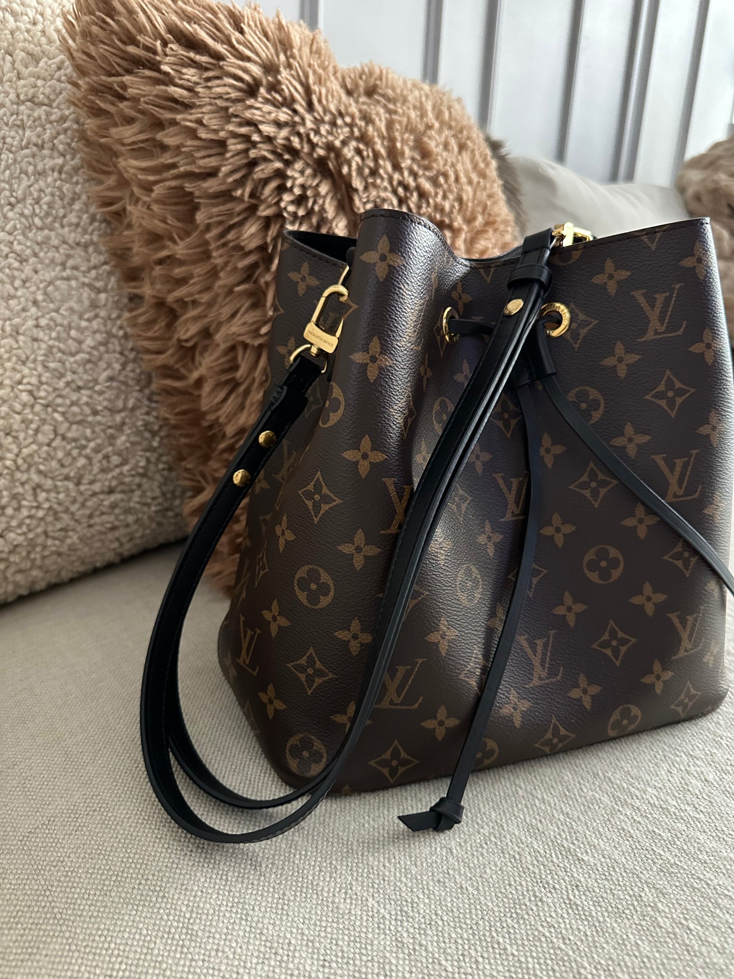 Louis Vuitton NeoNoe Monogram MM Black