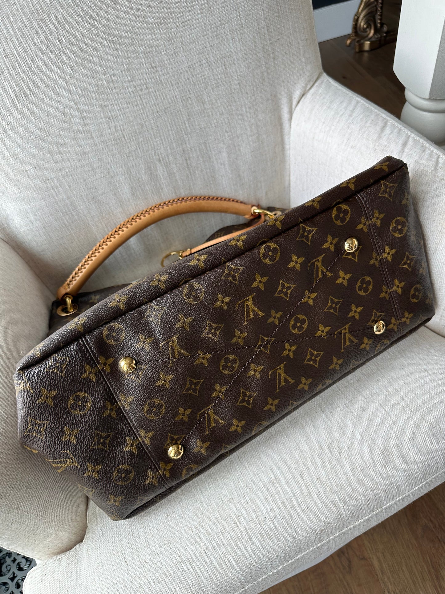 Louis Vuitton Artsy Monogram