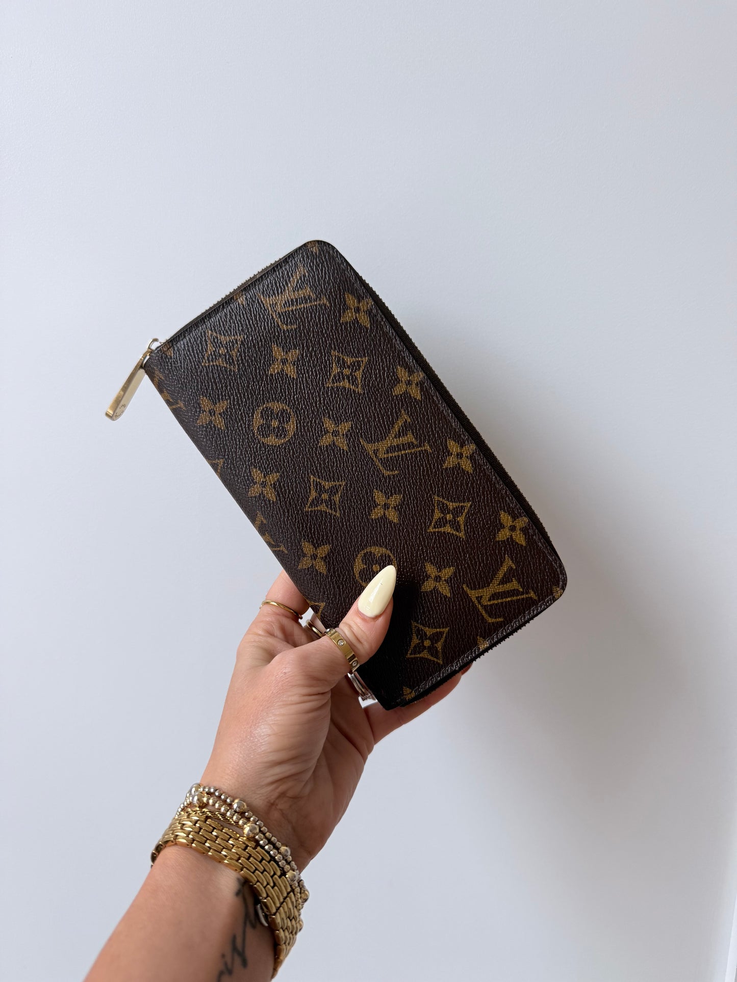 Louis Vuitton Monogram Zippy Wallet