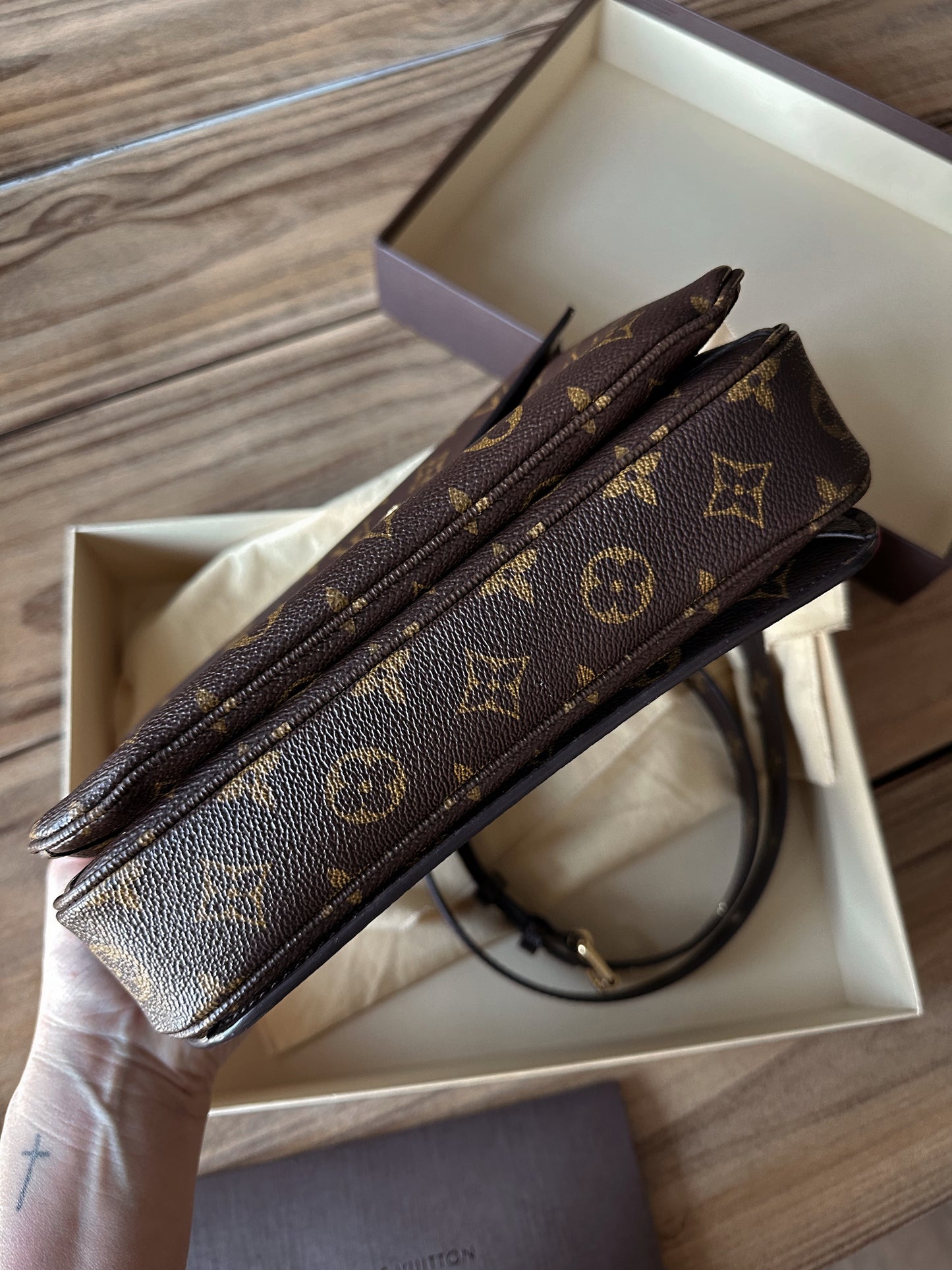 Louis Vuitton Pochette Métis Monogram