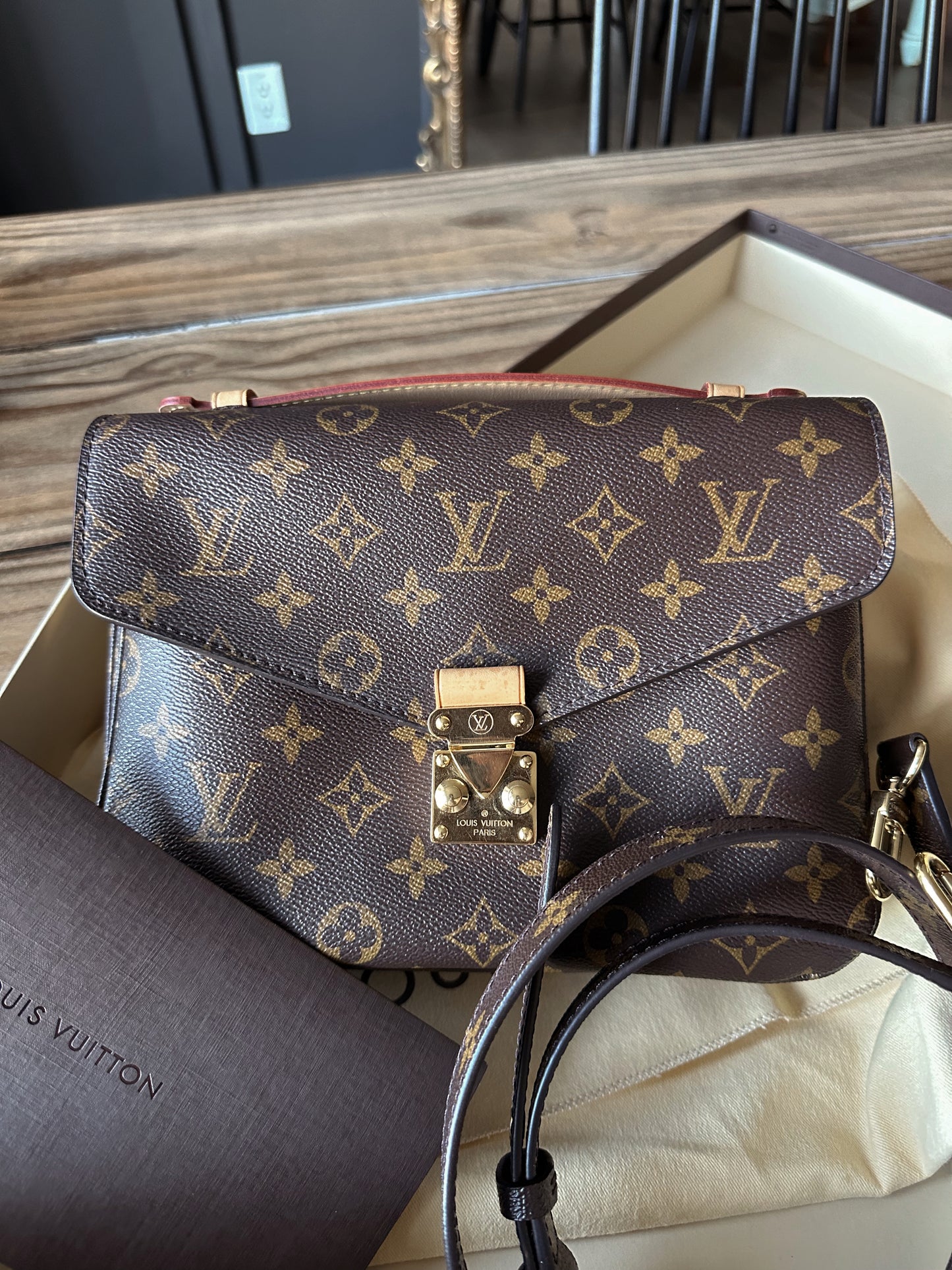 Louis Vuitton Pochette Métis Monogram