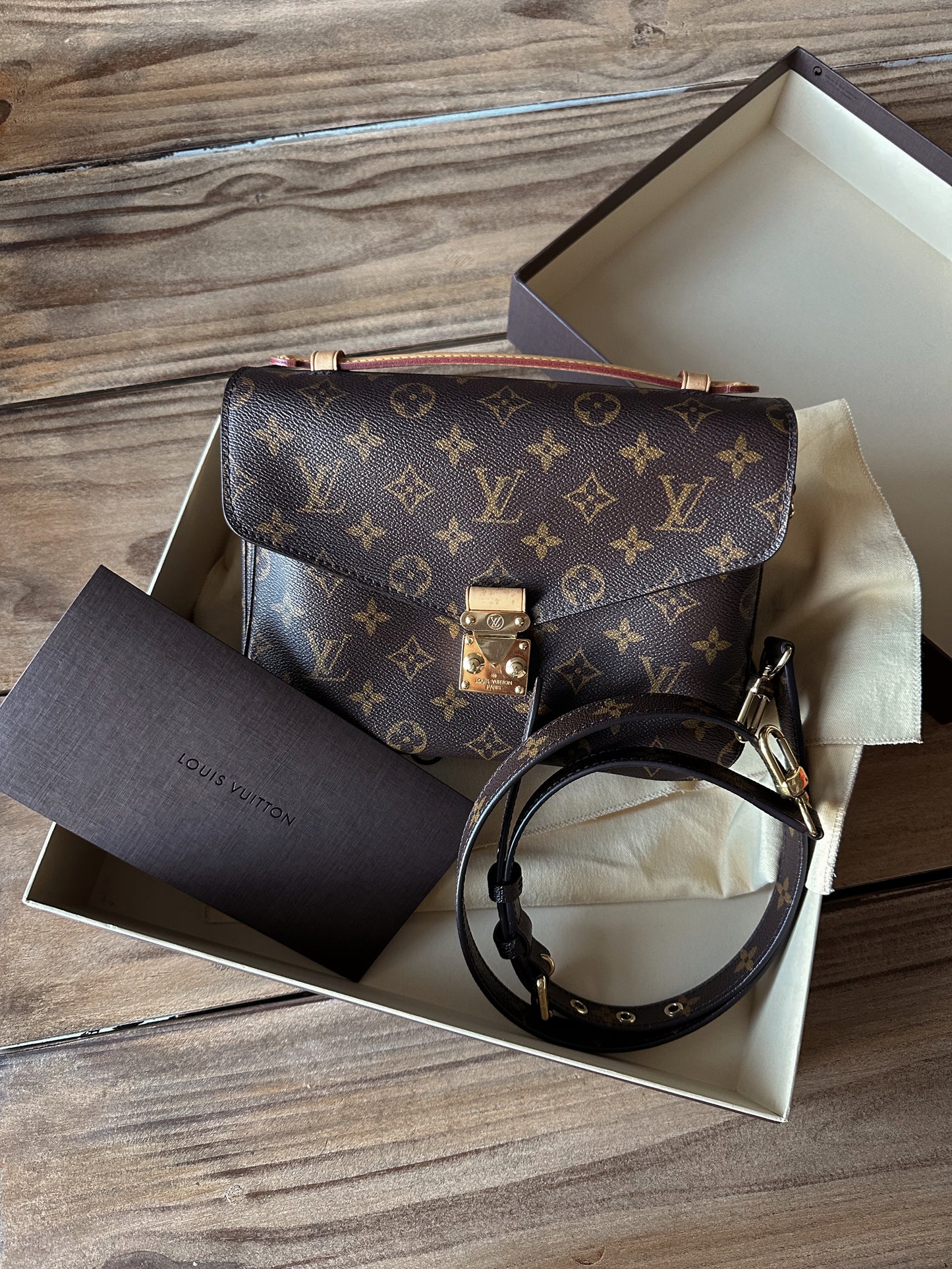 Louis Vuitton Pochette Métis Monogram