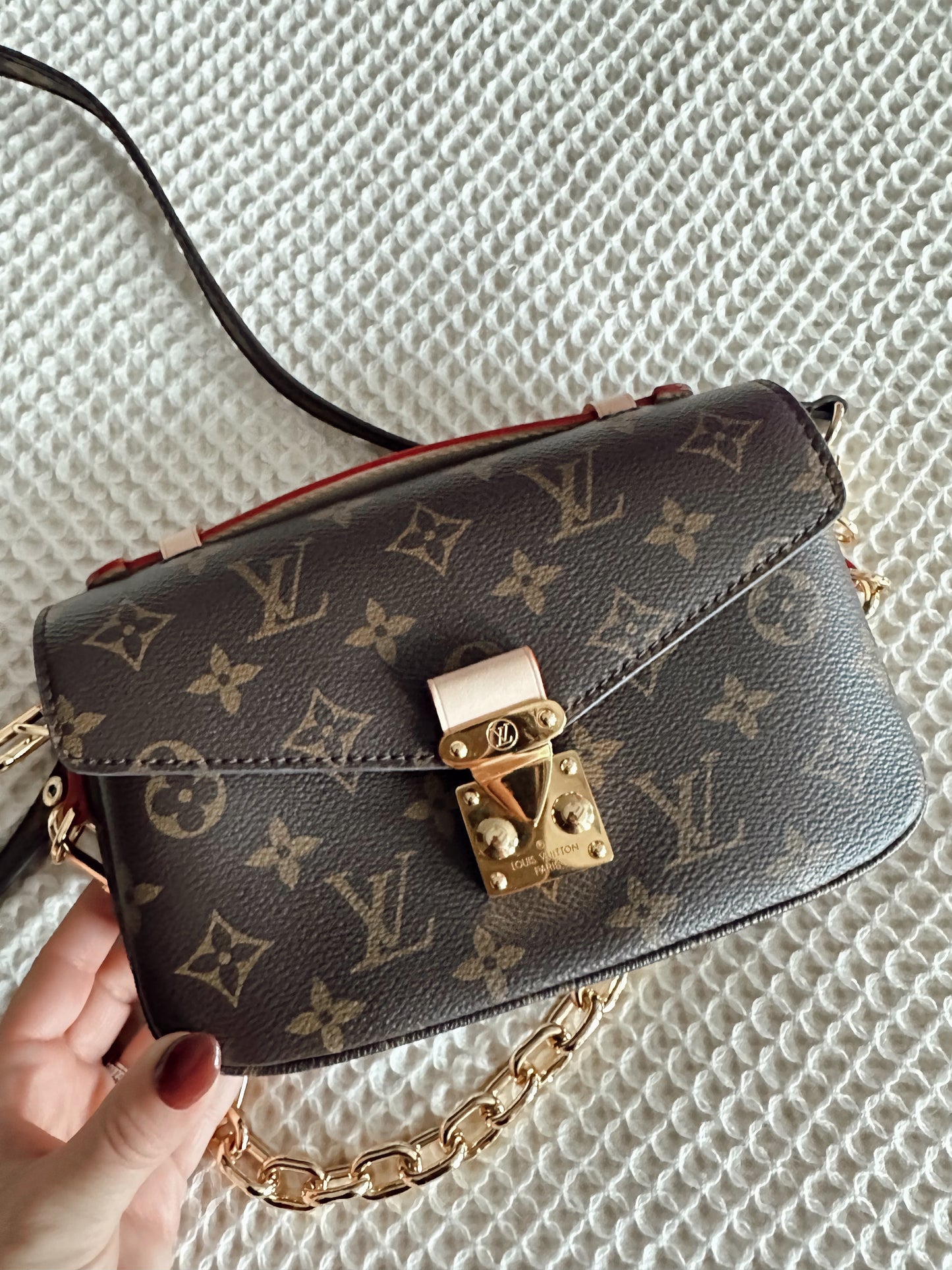 Louis Vuitton Pochette Metis East West