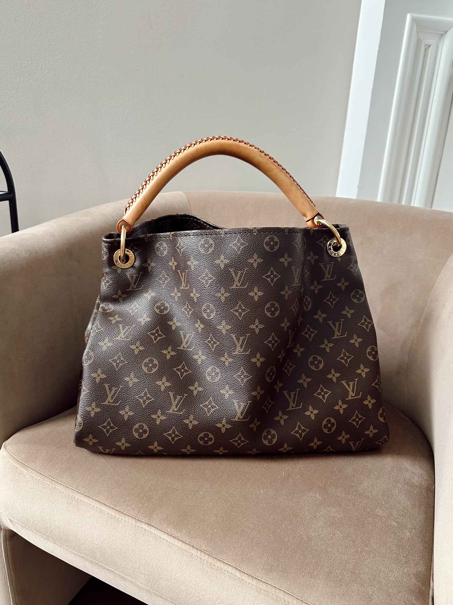 Louis Vuitton Artsy Monogram