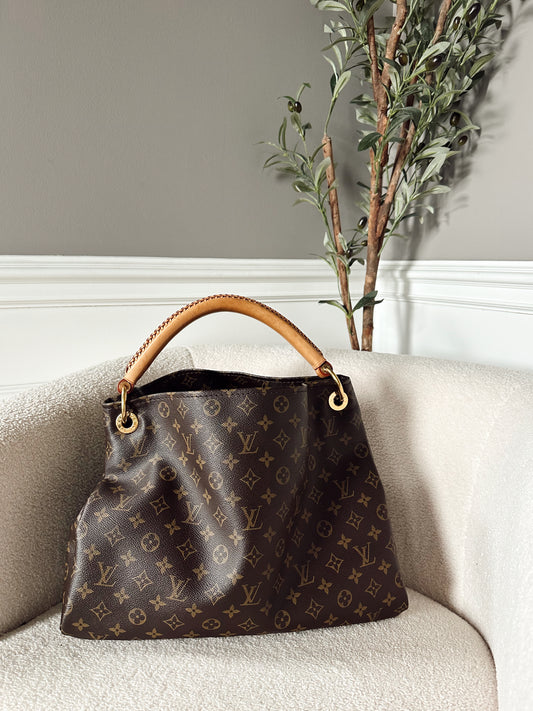 Louis Vuitton Artsy Monogram