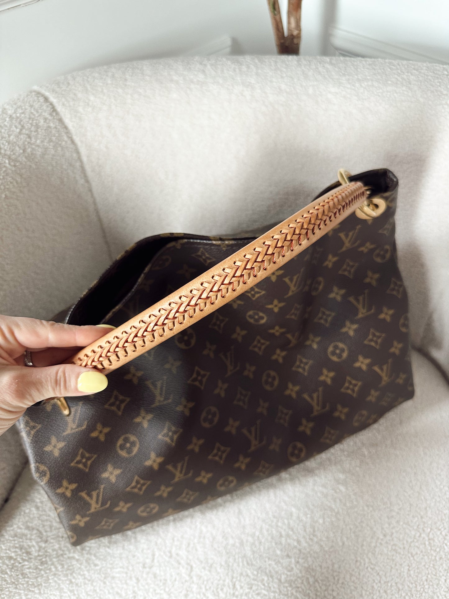 Louis Vuitton Artsy Monogram