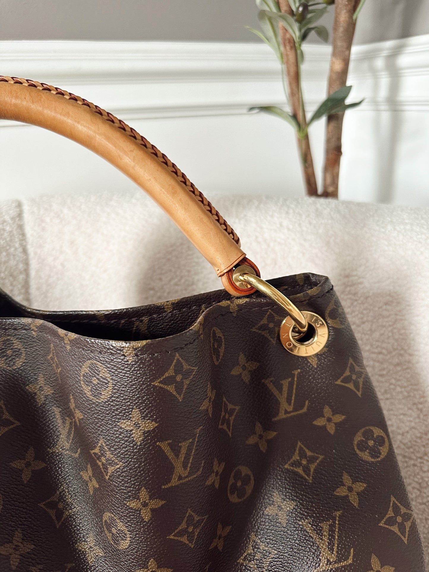 Louis Vuitton Artsy Monogram