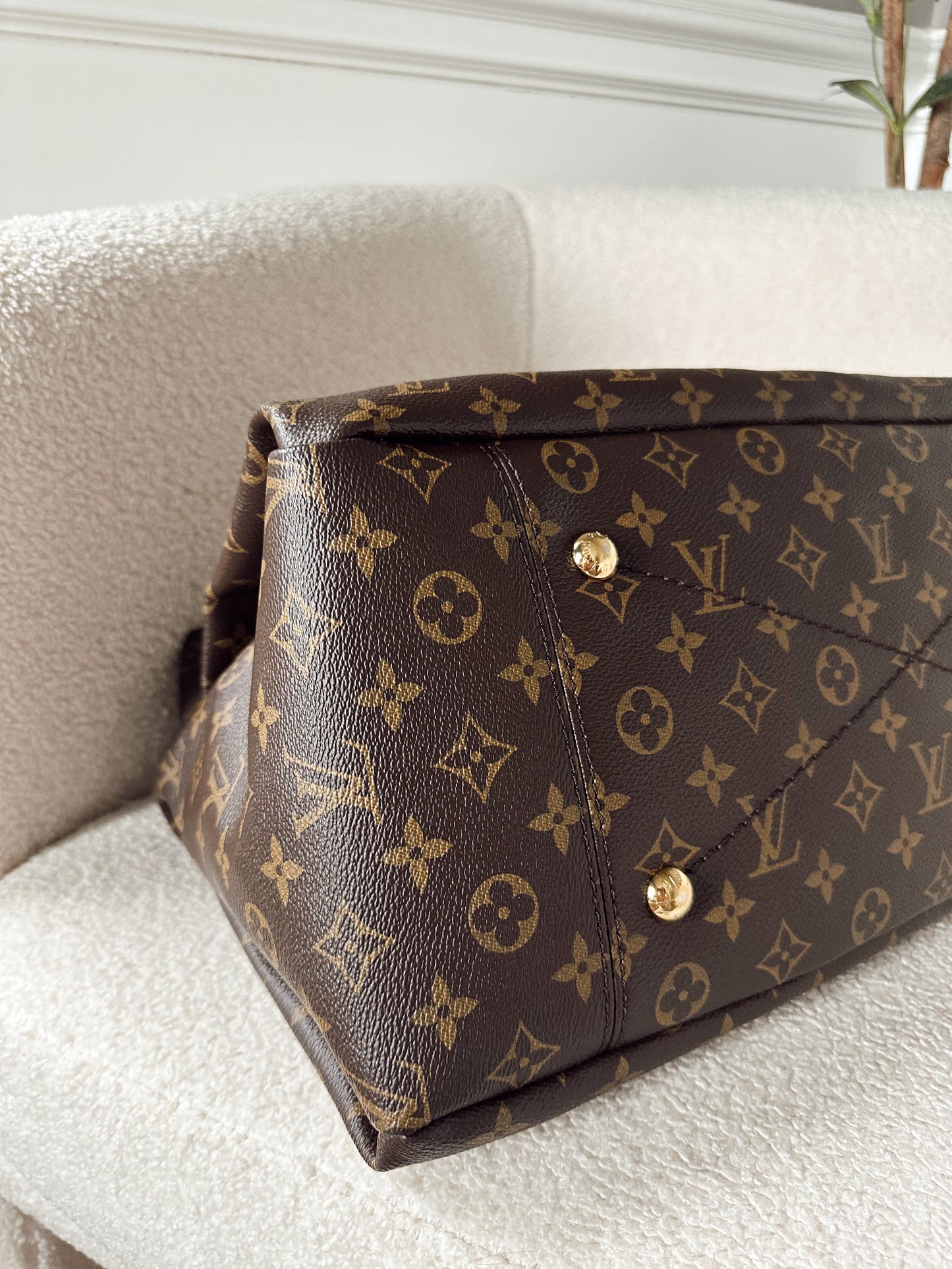 Louis Vuitton Artsy Monogram