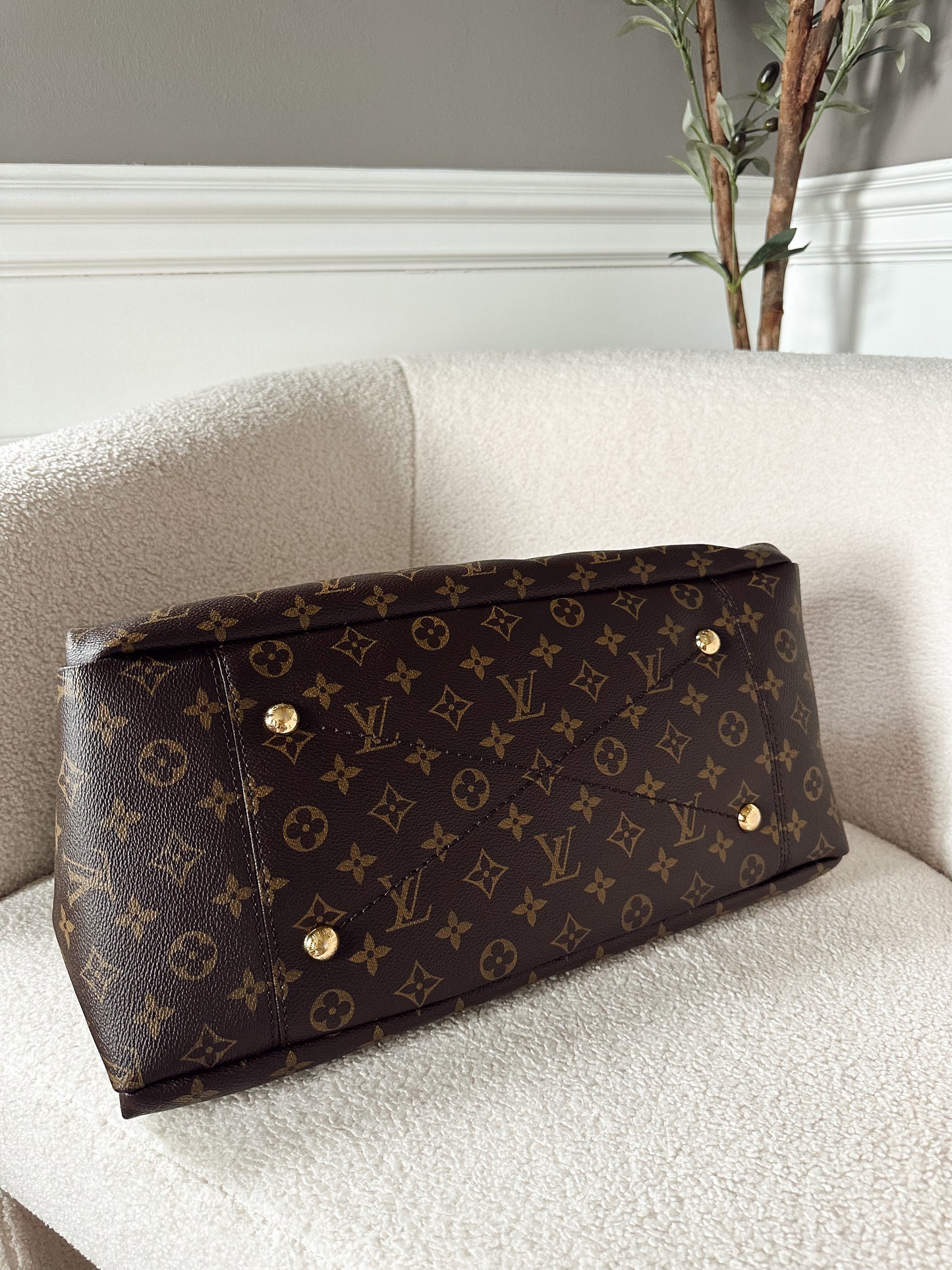 Louis Vuitton Artsy Monogram