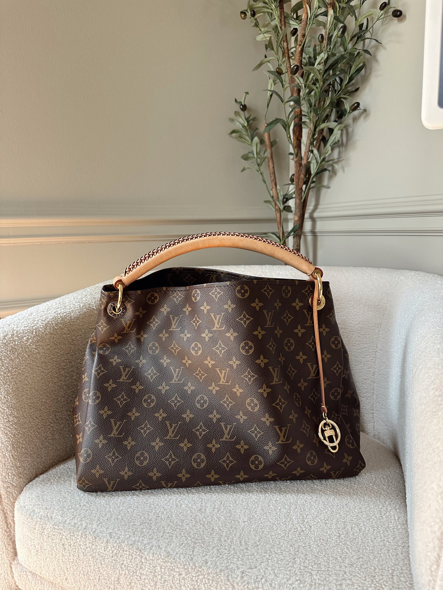 Louis Vuitton Artsy Monogram