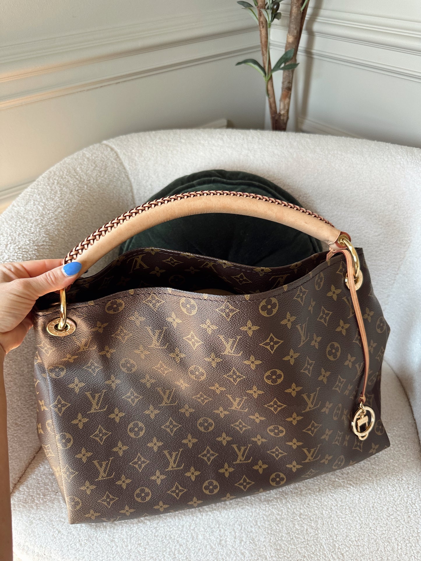 Louis Vuitton Artsy Monogram