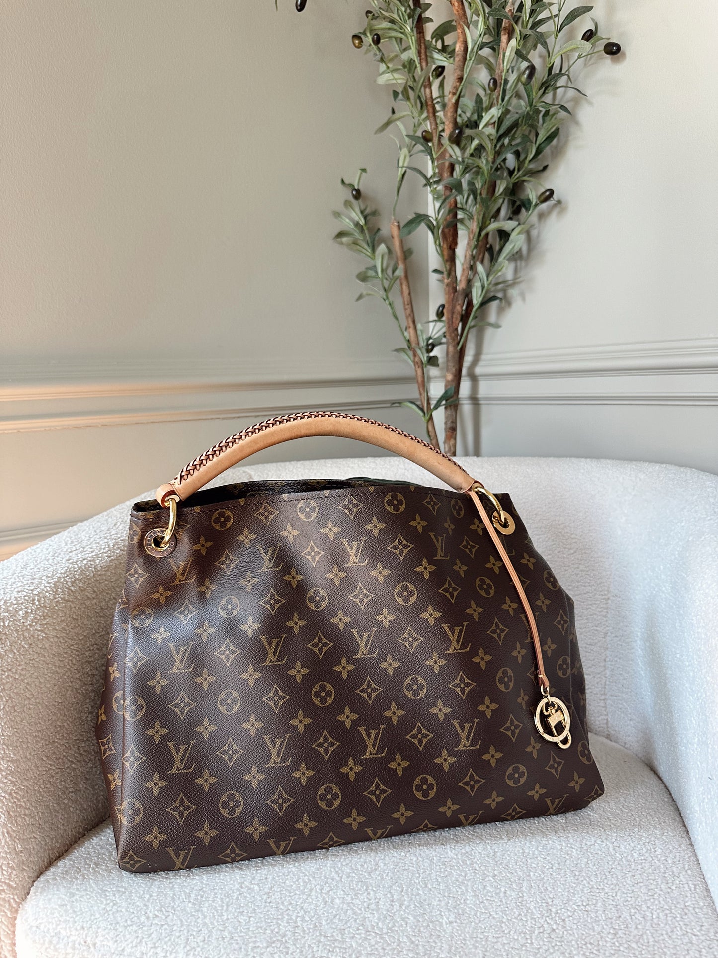 Louis Vuitton Artsy Monogram