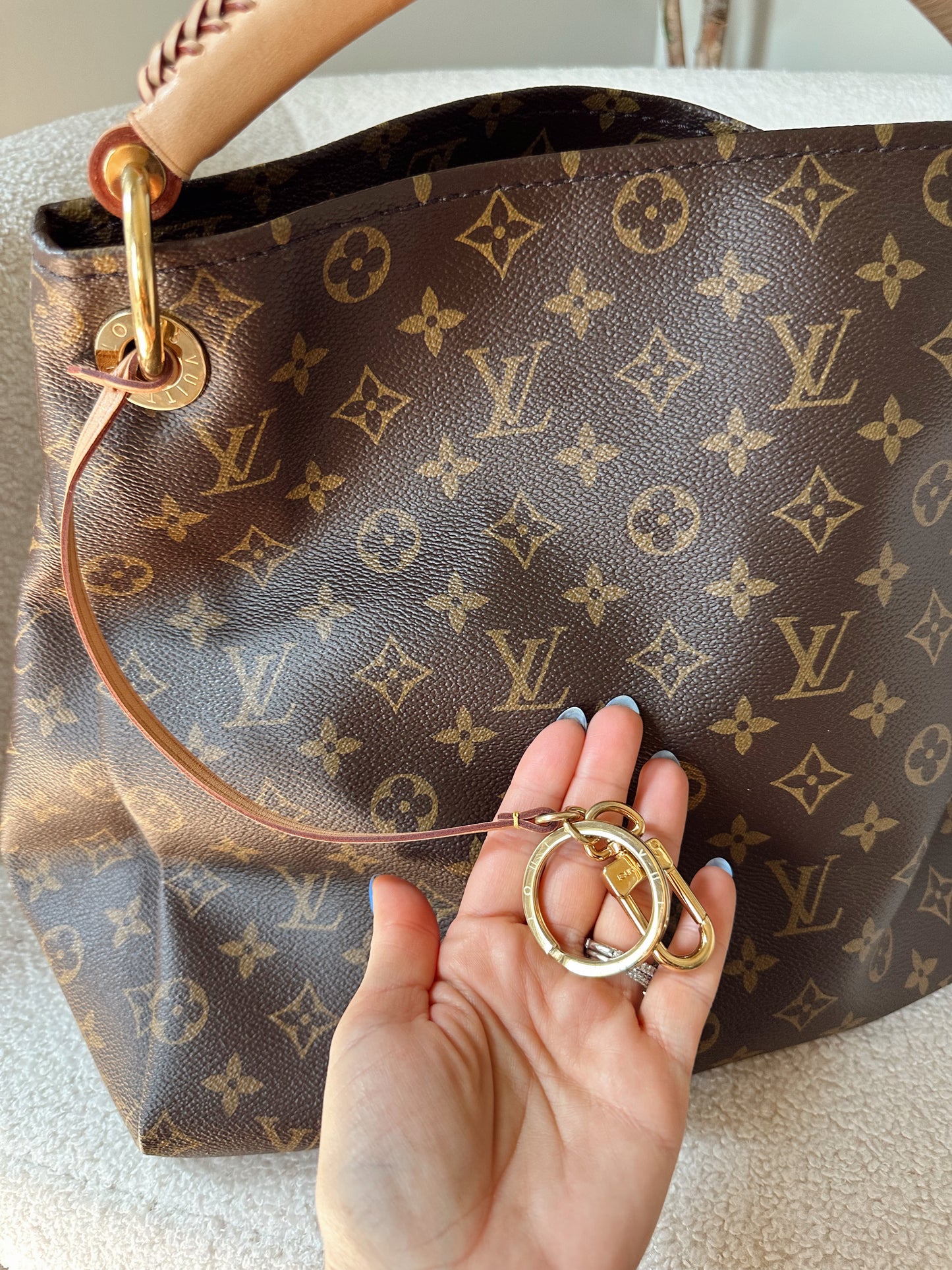 Louis Vuitton Artsy Monogram