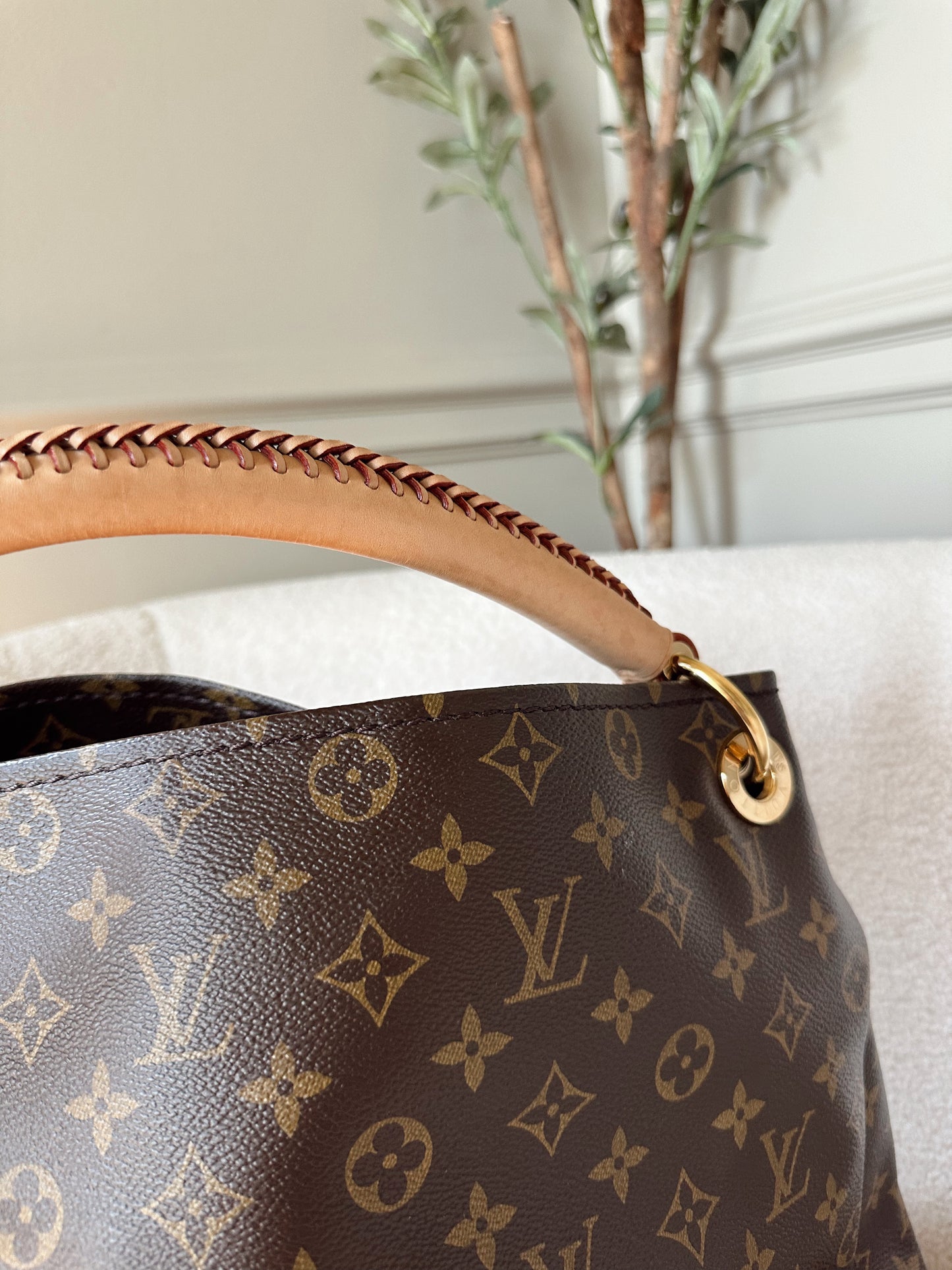 Louis Vuitton Artsy Monogram