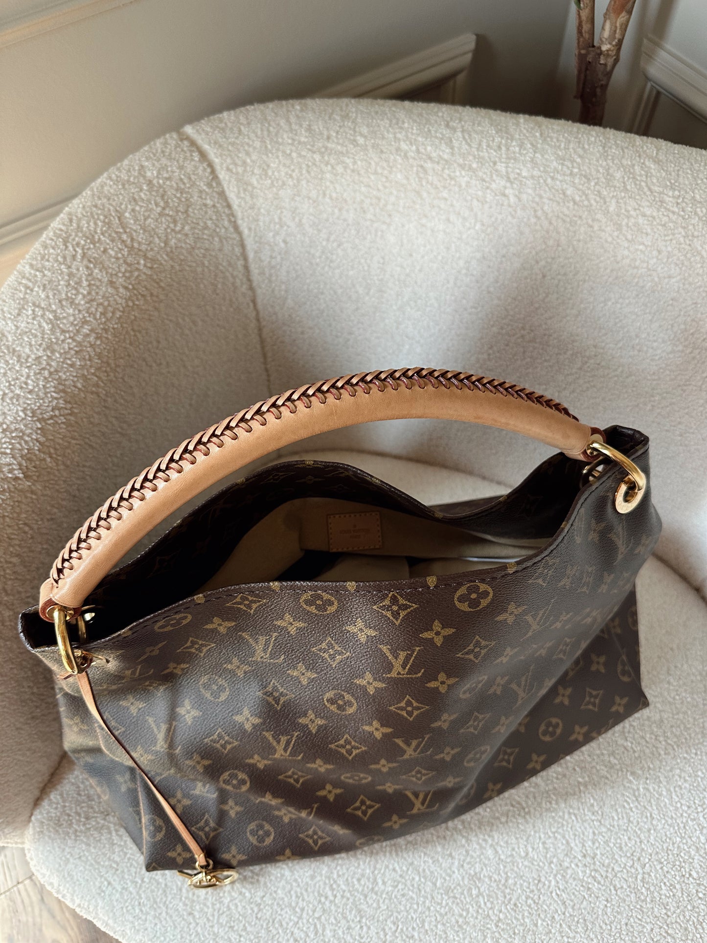 Louis Vuitton Artsy Monogram