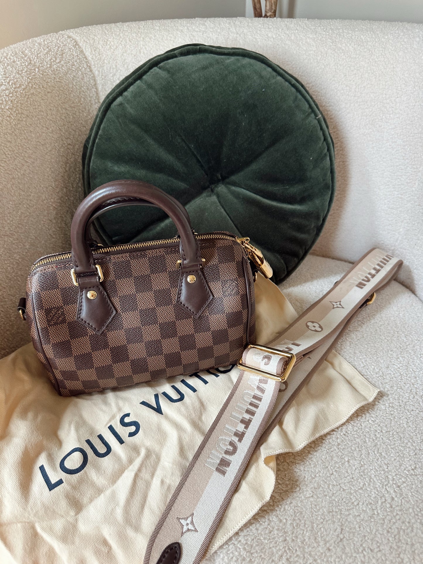 Louis Vuitton Speedy Bandouliere 20