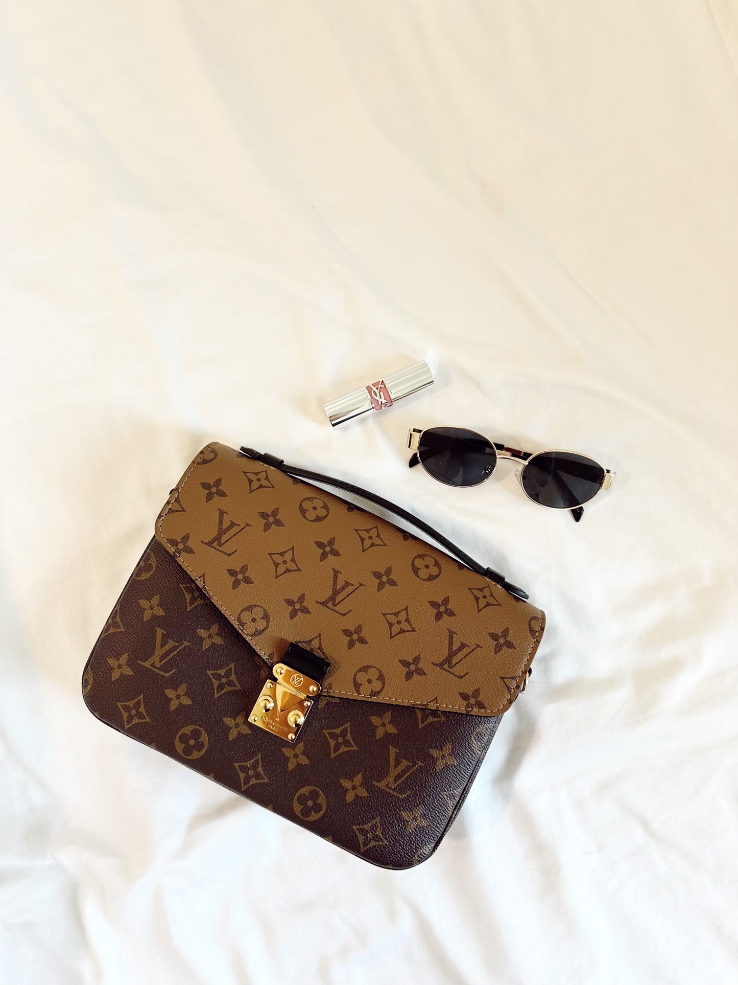 Louis Vuitton Reverse Monogram Metis Pochette