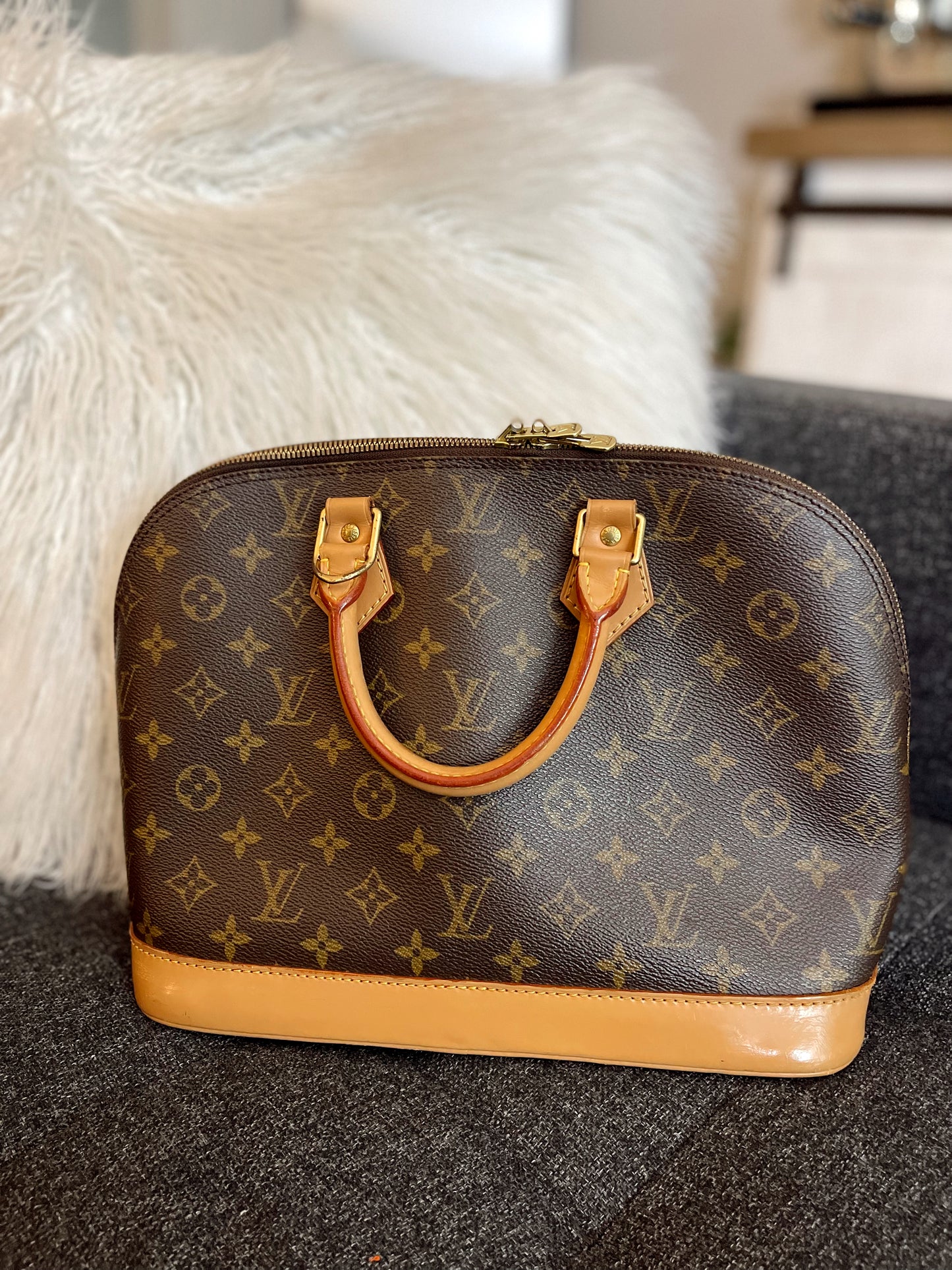 Louis Vuitton Alma Monogram PM