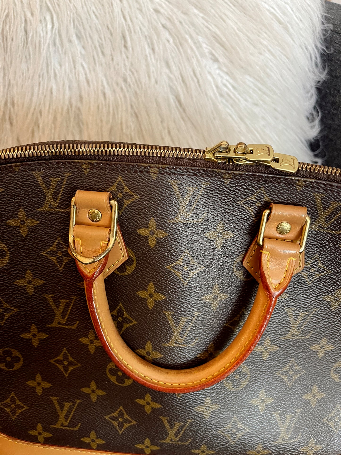 Louis Vuitton Alma Monogram PM