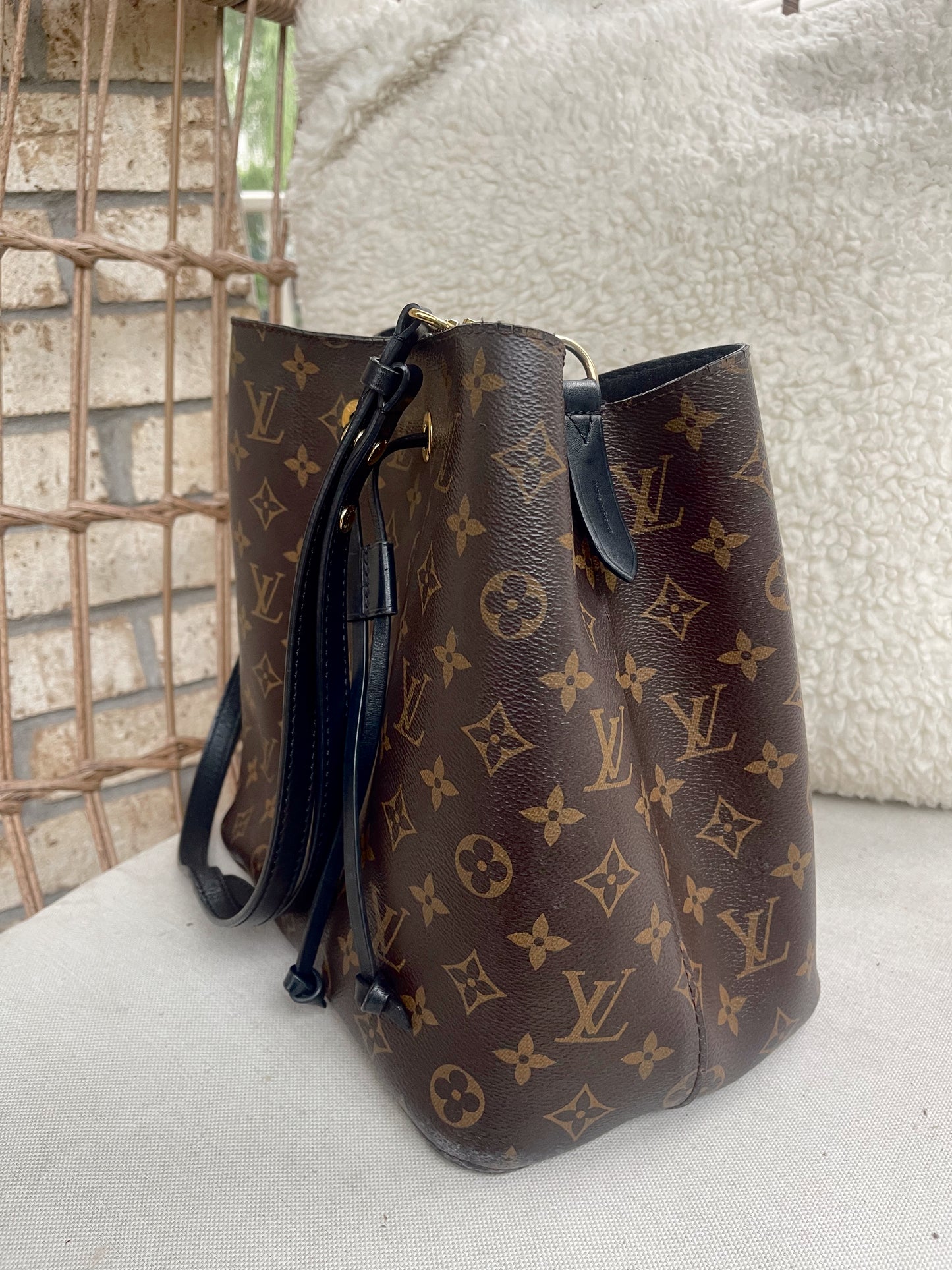 Louis Vuitton NEONOE Black Monogram