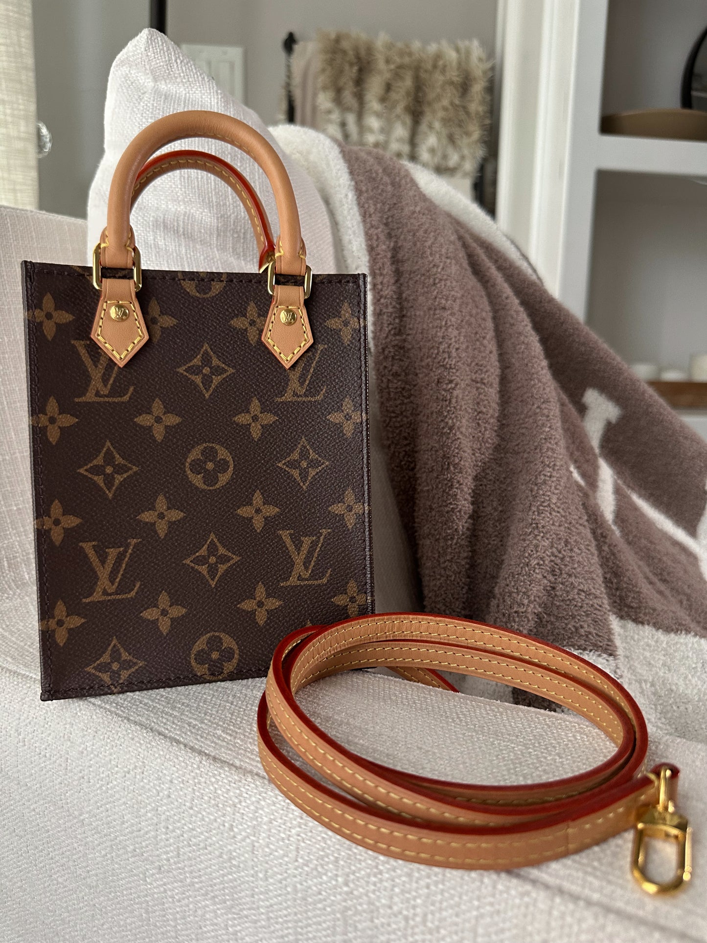 Louis Vuitton Petit Sac Plat Monogram