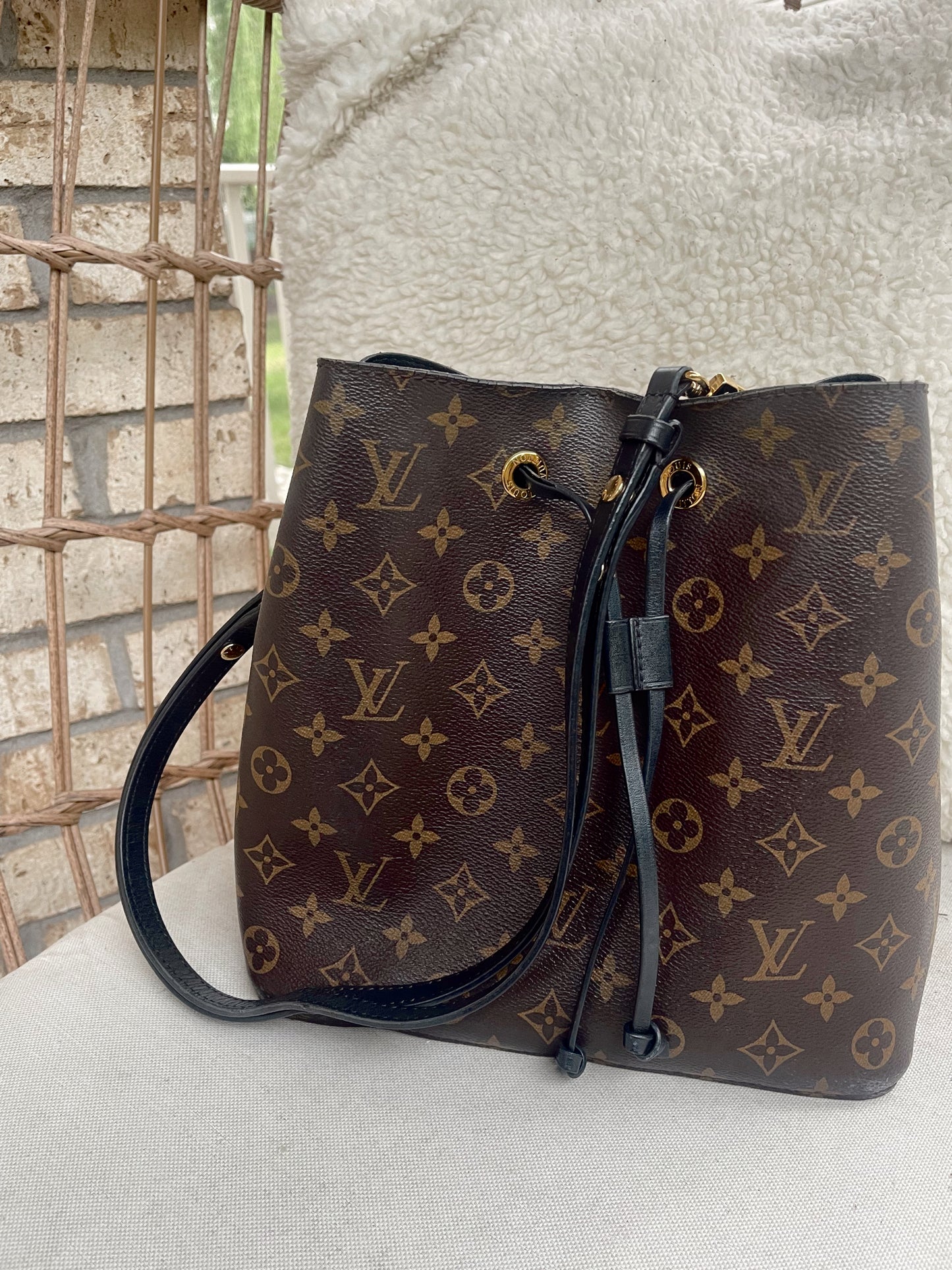 Louis Vuitton NEONOE Black Monogram