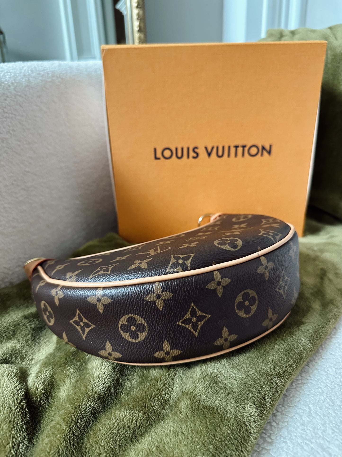 Louis Vuitton Loop Monogram