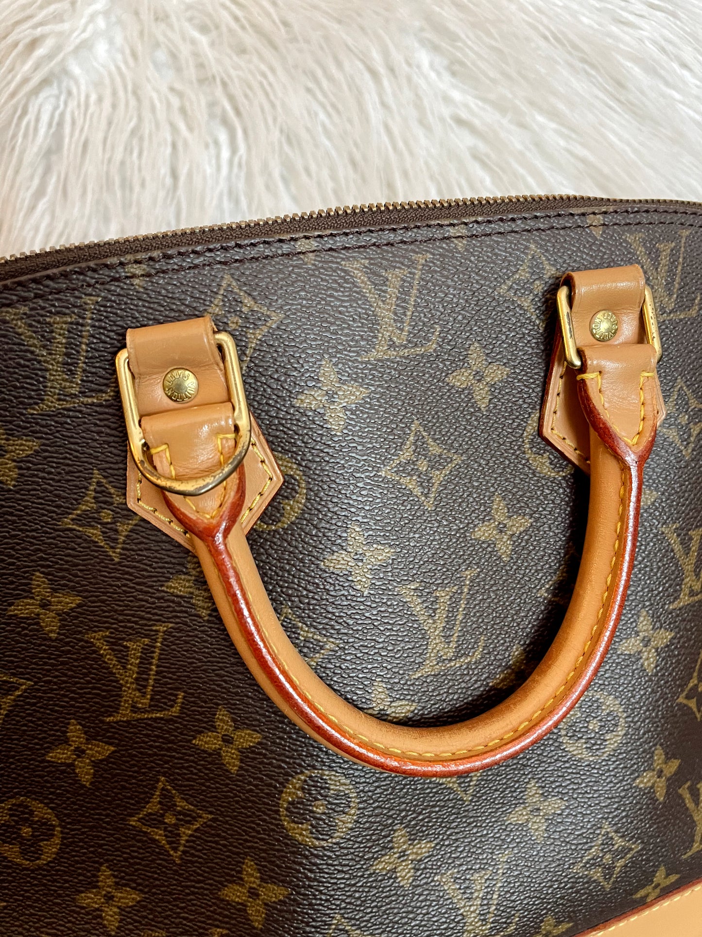 Louis Vuitton Alma Monogram PM