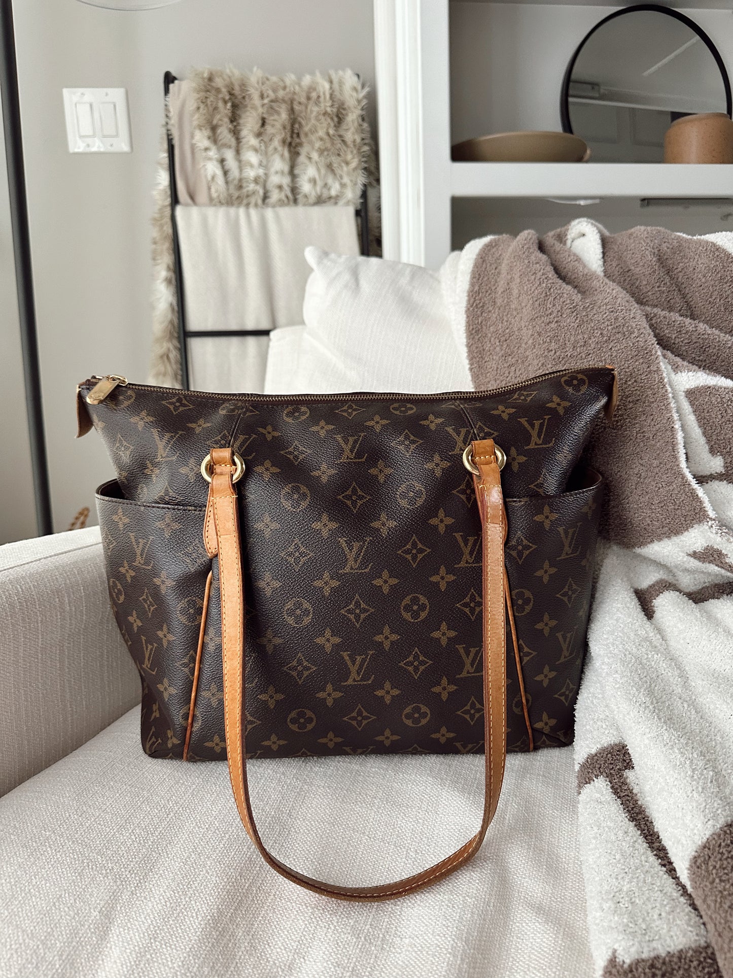 Louis Vuitton Monogram Totally MM