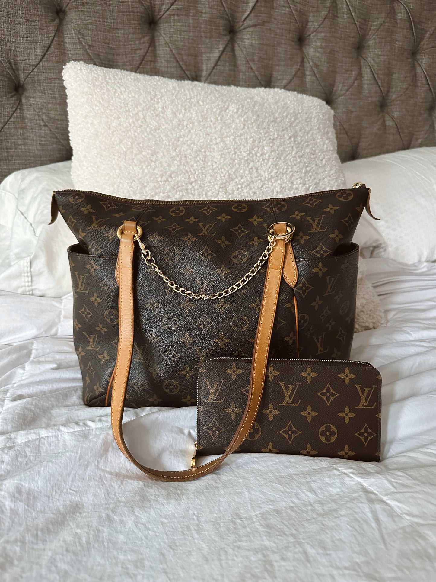 Louis Vuitton Monogram Totally MM